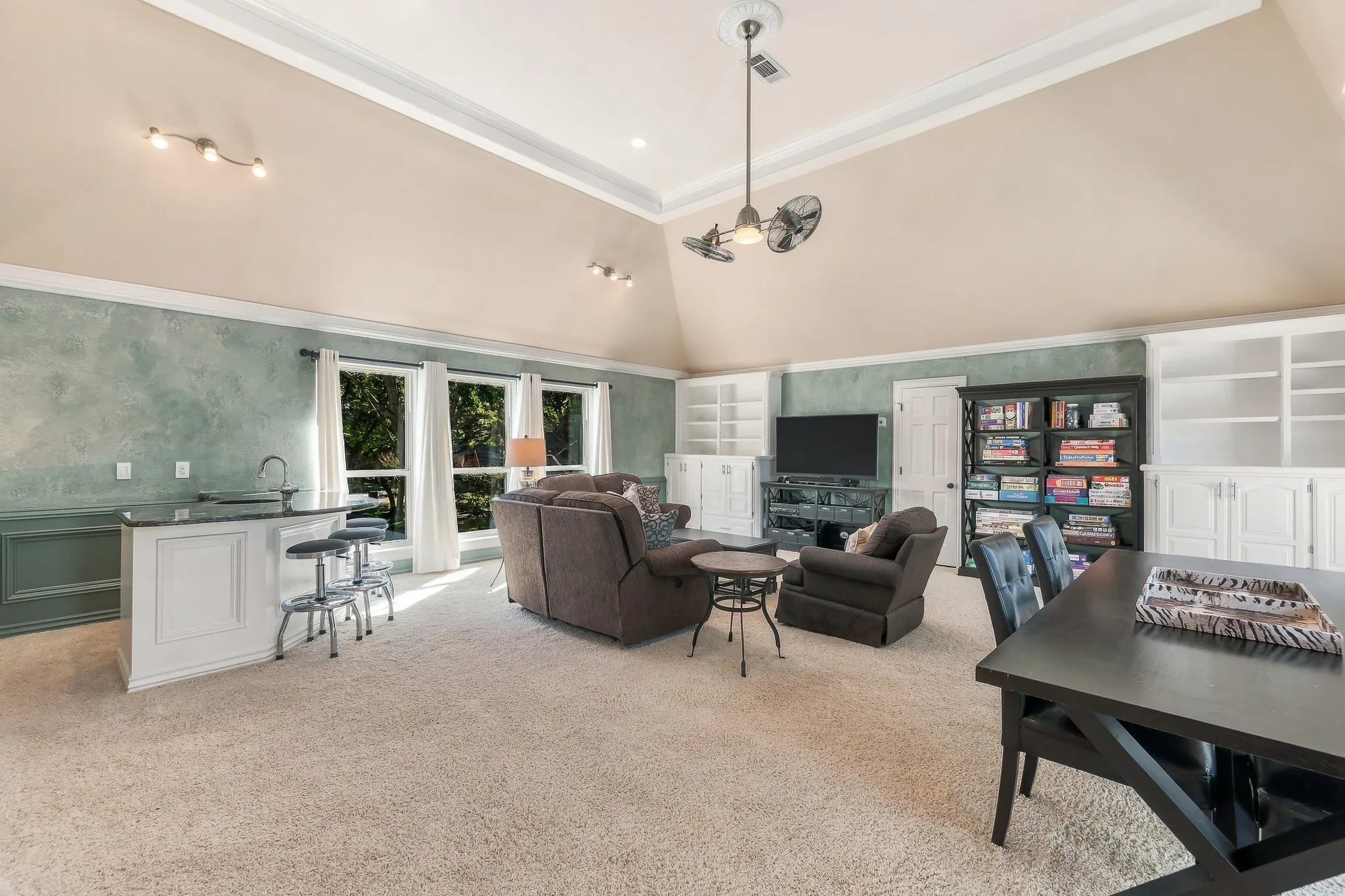 Single Family Residence For Sale in Tarrant County , 2711 Meadowview Drive, Colleyville, Texas 76034, 4 Bedroom, 5 Bathroom, 3 Garage spaces, 4,411 Sqft, built in 1988, mls#21413190, Real Estate Agent in Colleyville, Homes For Sale in Tarrant county, Homes For Sale in Colleyville, Realtor in Colleyville Texas, Real Estate Brokerage Independent Realty Texas, Luminita Cordes Realtor
