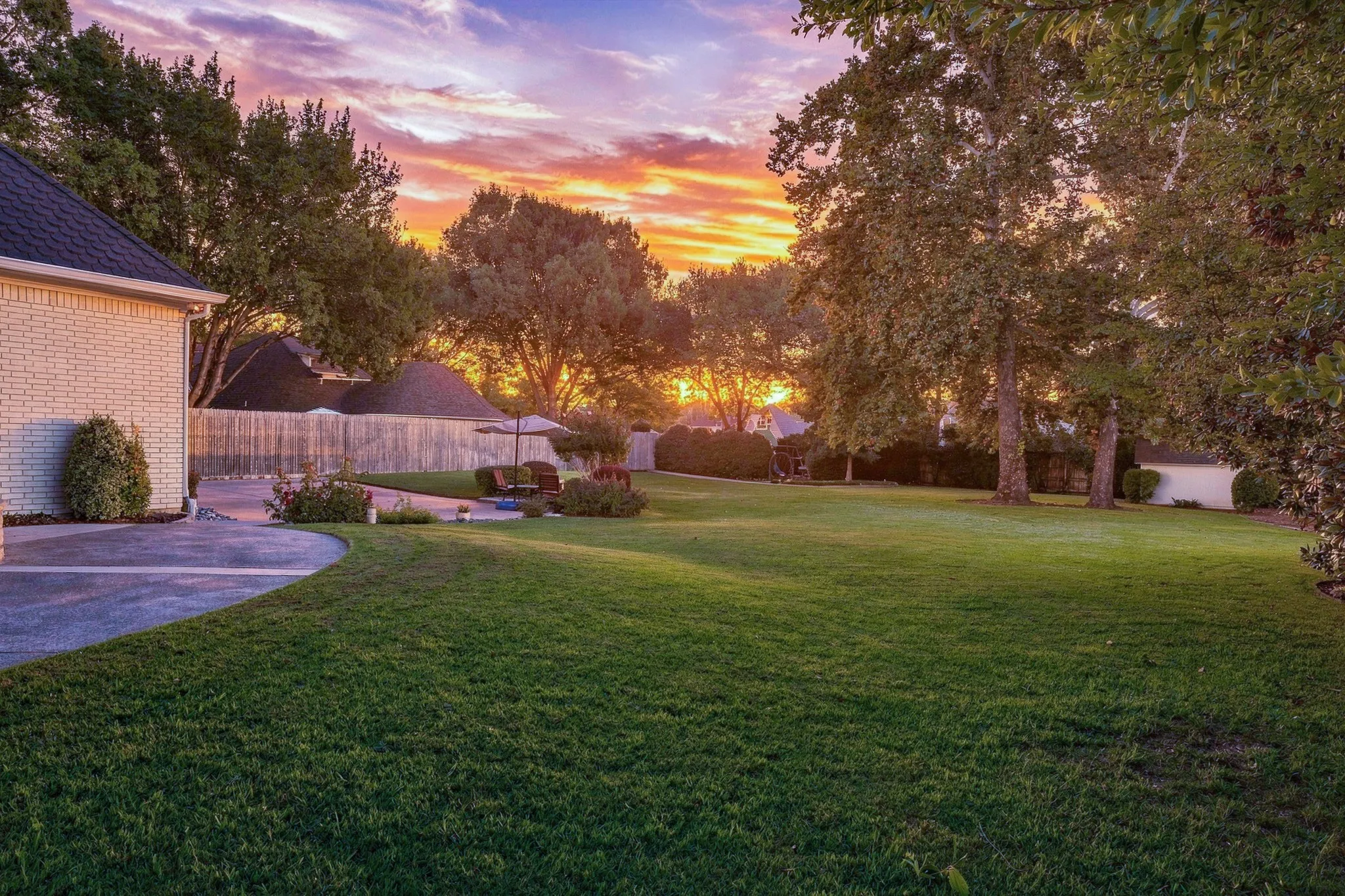Single Family Residence For Sale in Tarrant County , 2711 Meadowview Drive, Colleyville, Texas 76034, 4 Bedroom, 5 Bathroom, 3 Garage spaces, 4,411 Sqft, built in 1988, mls#21413190, Real Estate Agent in Colleyville, Homes For Sale in Tarrant county, Homes For Sale in Colleyville, Realtor in Colleyville Texas, Real Estate Brokerage Independent Realty Texas, Luminita Cordes Realtor