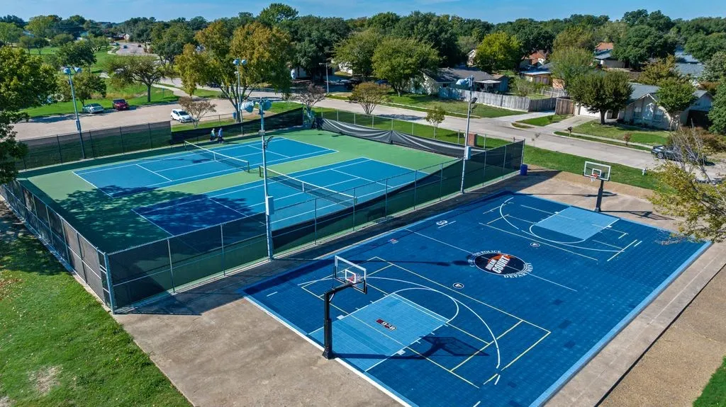 Single Family Residence For Sale in Denton County , 3101 Abbey Road, Carrollton, Texas 75007, 3 Bedroom, 2 Bathroom, 2 Garage spaces, 1,872 Sqft, built in 1973, mls#21419229, Real Estate Agent in Carrollton, Homes For Sale in Denton county, Homes For Sale in Carrollton, Realtor in Carrollton Texas, Real Estate Brokerage Independent Realty Texas, Luminita Cordes Realtor