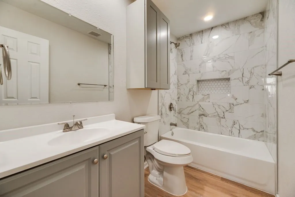 Single Family Residence For Sale in Denton County , 3101 Abbey Road, Carrollton, Texas 75007, 3 Bedroom, 2 Bathroom, 2 Garage spaces, 1,872 Sqft, built in 1973, mls#21419229, Real Estate Agent in Carrollton, Homes For Sale in Denton county, Homes For Sale in Carrollton, Realtor in Carrollton Texas, Real Estate Brokerage Independent Realty Texas, Luminita Cordes Realtor