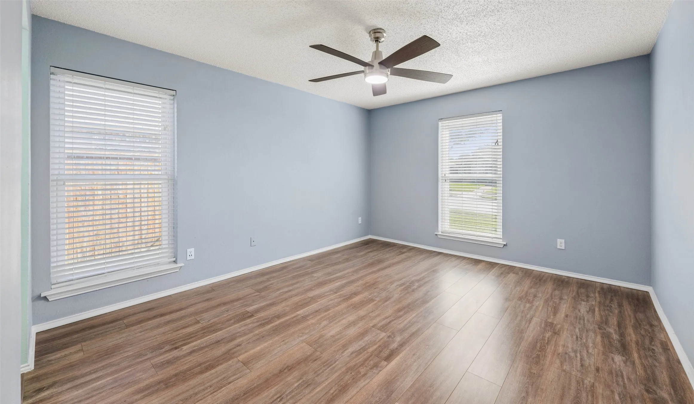 Single Family Residence For Sale in Denton County , 1331 Falcon Drive, Lewisville, Texas 75077, 3 Bedroom, 2 Bathroom, 2 Garage spaces, 1,543 Sqft, built in 1989, mls#21418286, Real Estate Agent in Lewisville, Homes For Sale in Denton county, Homes For Sale in Lewisville, Realtor in Lewisville Texas, Real Estate Brokerage Independent Realty Texas, Luminita Cordes Realtor