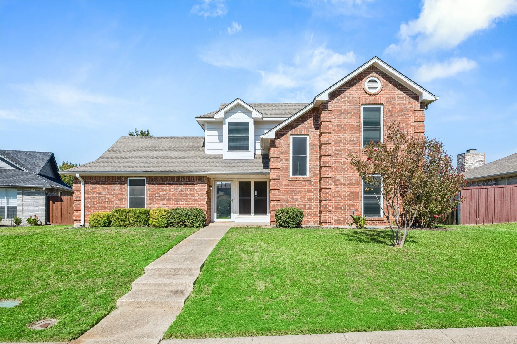 Single Family Residence For Sale in Denton County , 1331 Falcon Drive, Lewisville, Texas 75077, 3 Bedroom, 2 Bathroom, 2 Garage spaces, 1,543 Sqft, built in 1989, mls#21418286, Real Estate Agent in Lewisville, Homes For Sale in Denton county, Homes For Sale in Lewisville, Realtor in Lewisville Texas, Real Estate Brokerage Independent Realty Texas, Luminita Cordes Realtor