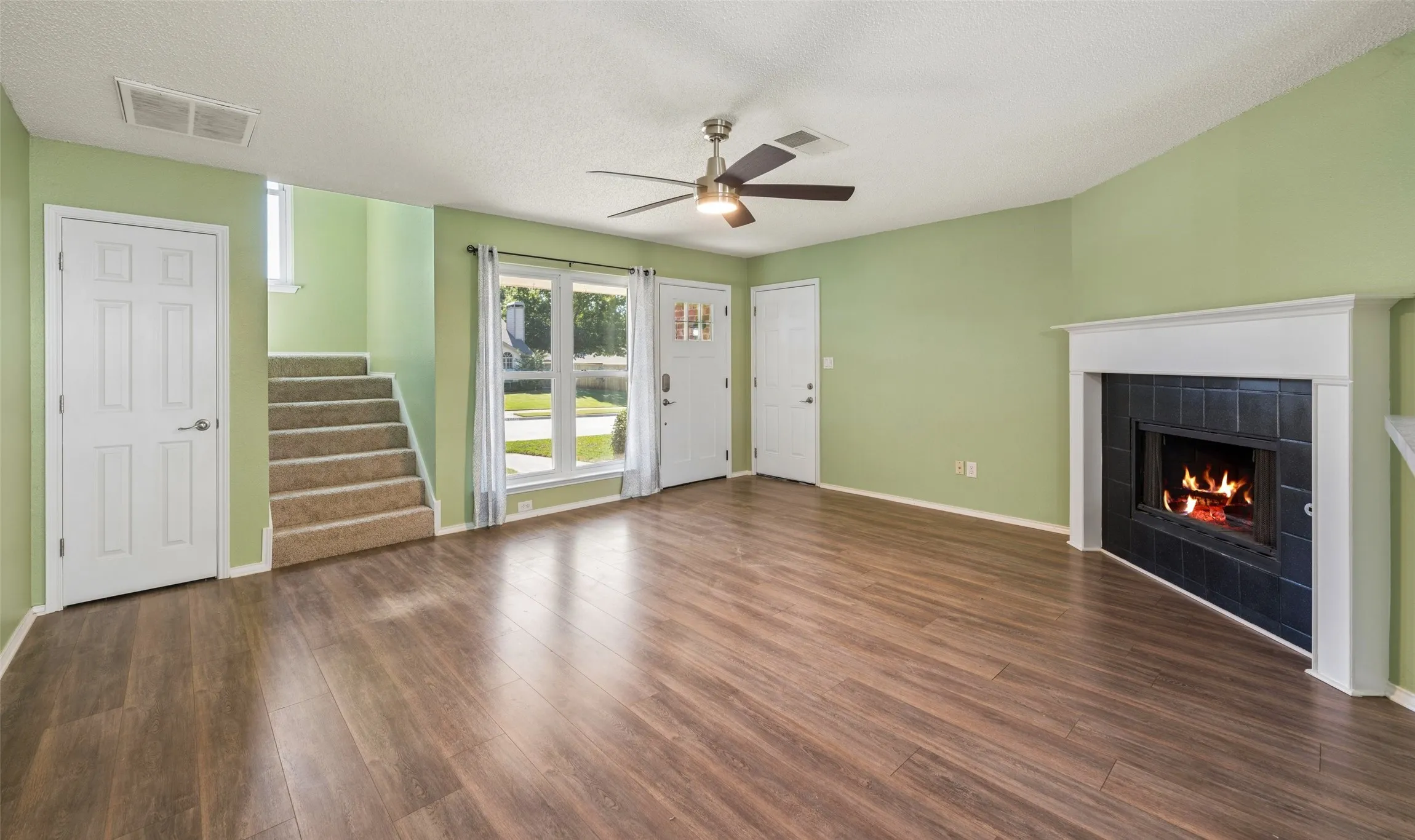 Single Family Residence For Sale in Denton County , 1331 Falcon Drive, Lewisville, Texas 75077, 3 Bedroom, 2 Bathroom, 2 Garage spaces, 1,543 Sqft, built in 1989, mls#21418286, Real Estate Agent in Lewisville, Homes For Sale in Denton county, Homes For Sale in Lewisville, Realtor in Lewisville Texas, Real Estate Brokerage Independent Realty Texas, Luminita Cordes Realtor