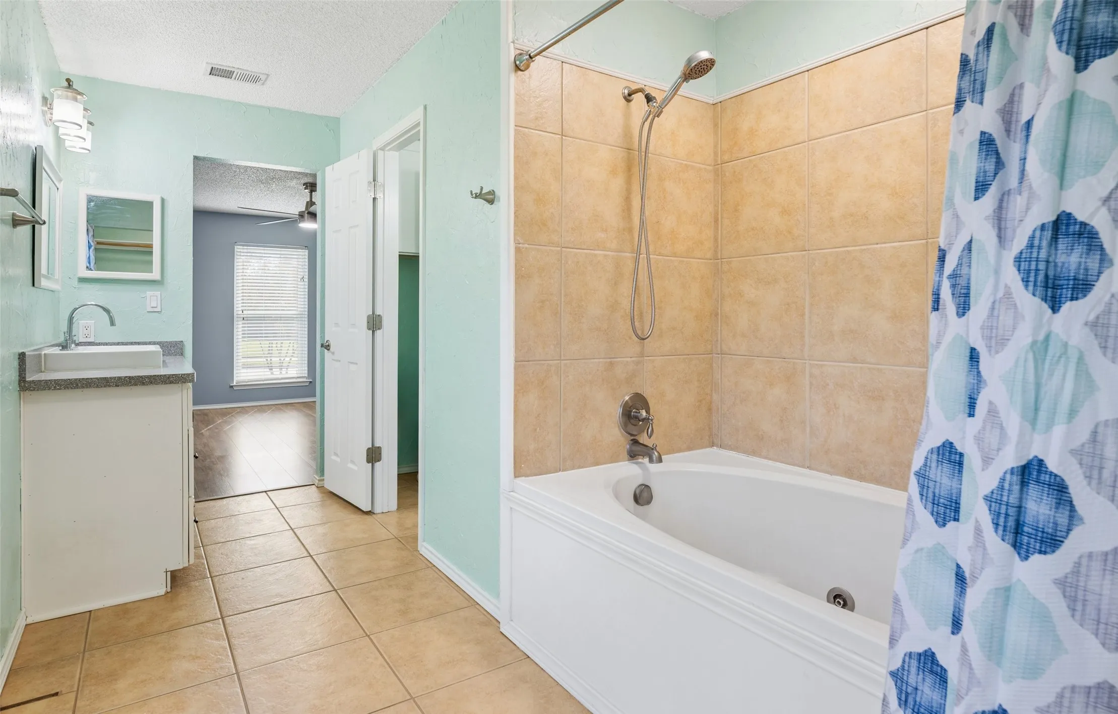 Single Family Residence For Sale in Denton County , 1331 Falcon Drive, Lewisville, Texas 75077, 3 Bedroom, 2 Bathroom, 2 Garage spaces, 1,543 Sqft, built in 1989, mls#21418286, Real Estate Agent in Lewisville, Homes For Sale in Denton county, Homes For Sale in Lewisville, Realtor in Lewisville Texas, Real Estate Brokerage Independent Realty Texas, Luminita Cordes Realtor