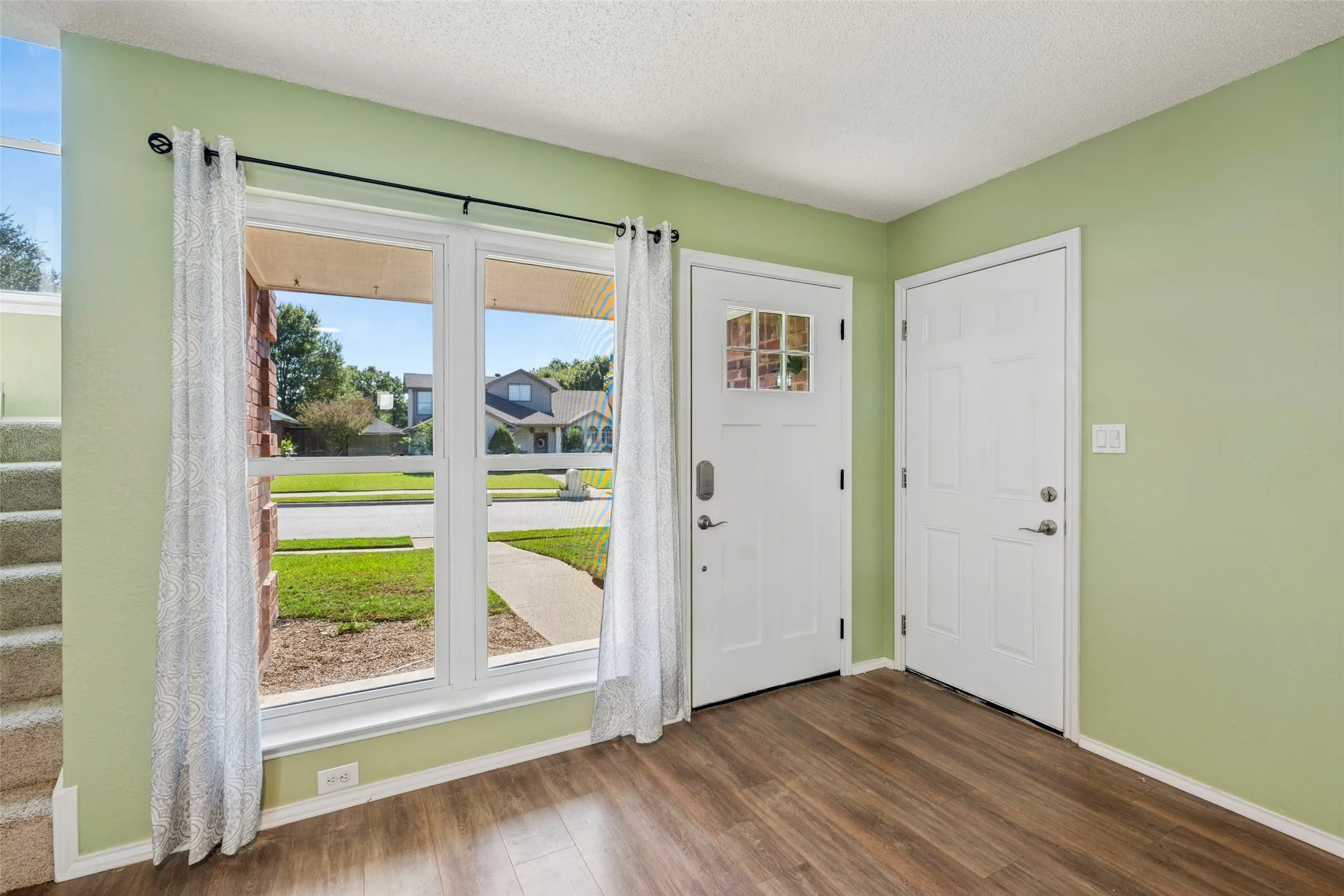 Single Family Residence For Sale in Denton County , 1331 Falcon Drive, Lewisville, Texas 75077, 3 Bedroom, 2 Bathroom, 2 Garage spaces, 1,543 Sqft, built in 1989, mls#21418286, Real Estate Agent in Lewisville, Homes For Sale in Denton county, Homes For Sale in Lewisville, Realtor in Lewisville Texas, Real Estate Brokerage Independent Realty Texas, Luminita Cordes Realtor