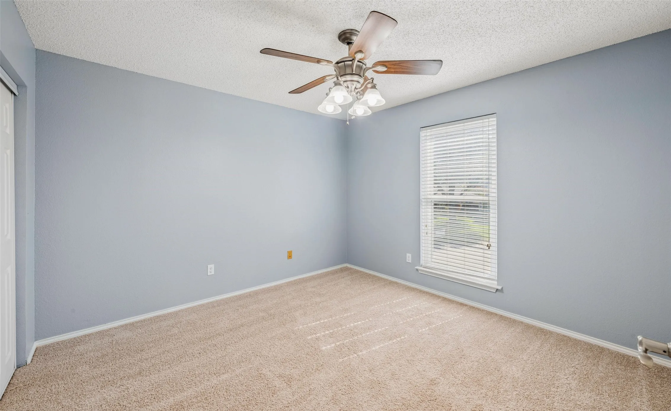 Single Family Residence For Sale in Denton County , 1331 Falcon Drive, Lewisville, Texas 75077, 3 Bedroom, 2 Bathroom, 2 Garage spaces, 1,543 Sqft, built in 1989, mls#21418286, Real Estate Agent in Lewisville, Homes For Sale in Denton county, Homes For Sale in Lewisville, Realtor in Lewisville Texas, Real Estate Brokerage Independent Realty Texas, Luminita Cordes Realtor