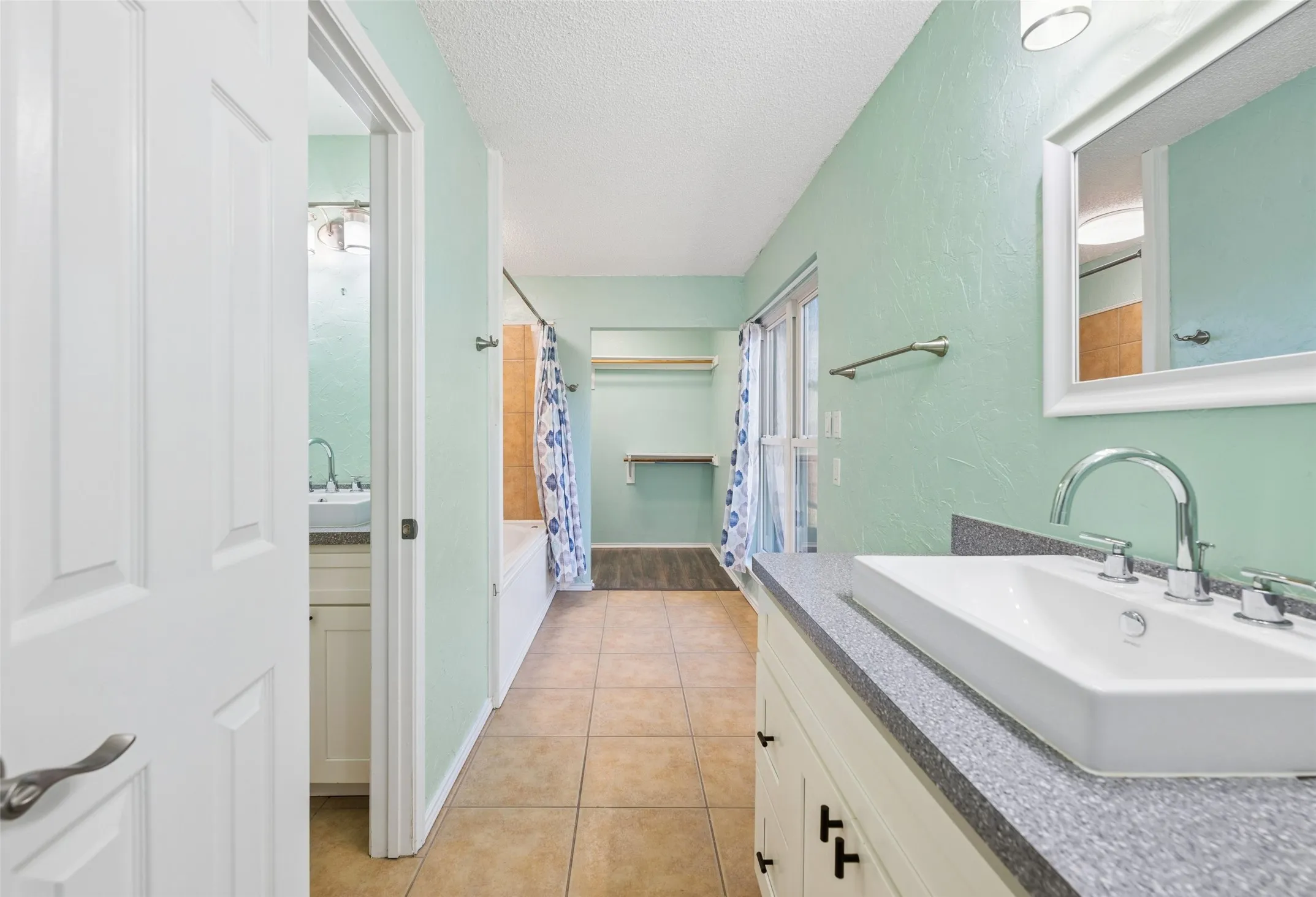 Single Family Residence For Sale in Denton County , 1331 Falcon Drive, Lewisville, Texas 75077, 3 Bedroom, 2 Bathroom, 2 Garage spaces, 1,543 Sqft, built in 1989, mls#21418286, Real Estate Agent in Lewisville, Homes For Sale in Denton county, Homes For Sale in Lewisville, Realtor in Lewisville Texas, Real Estate Brokerage Independent Realty Texas, Luminita Cordes Realtor