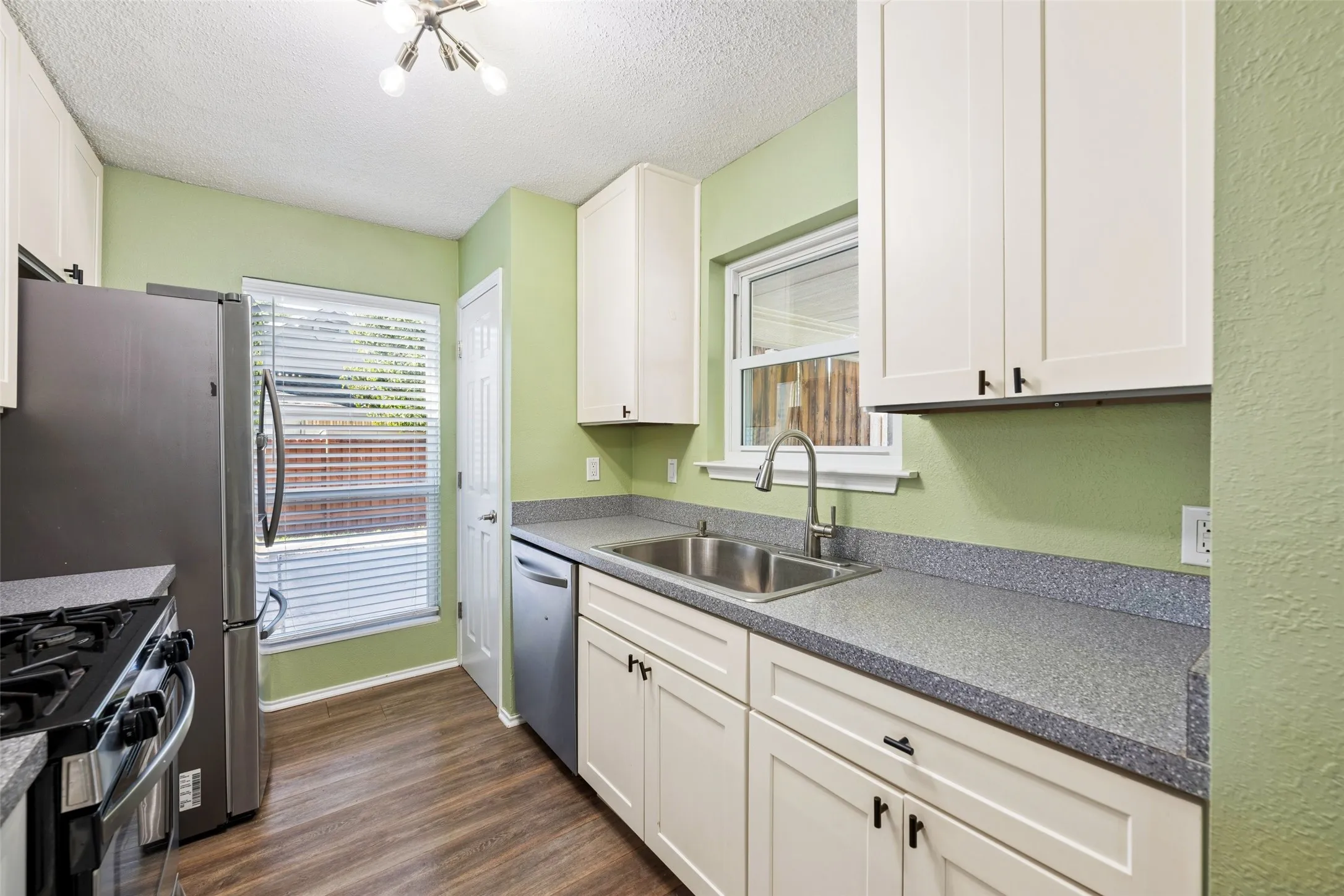 Single Family Residence For Sale in Denton County , 1331 Falcon Drive, Lewisville, Texas 75077, 3 Bedroom, 2 Bathroom, 2 Garage spaces, 1,543 Sqft, built in 1989, mls#21418286, Real Estate Agent in Lewisville, Homes For Sale in Denton county, Homes For Sale in Lewisville, Realtor in Lewisville Texas, Real Estate Brokerage Independent Realty Texas, Luminita Cordes Realtor