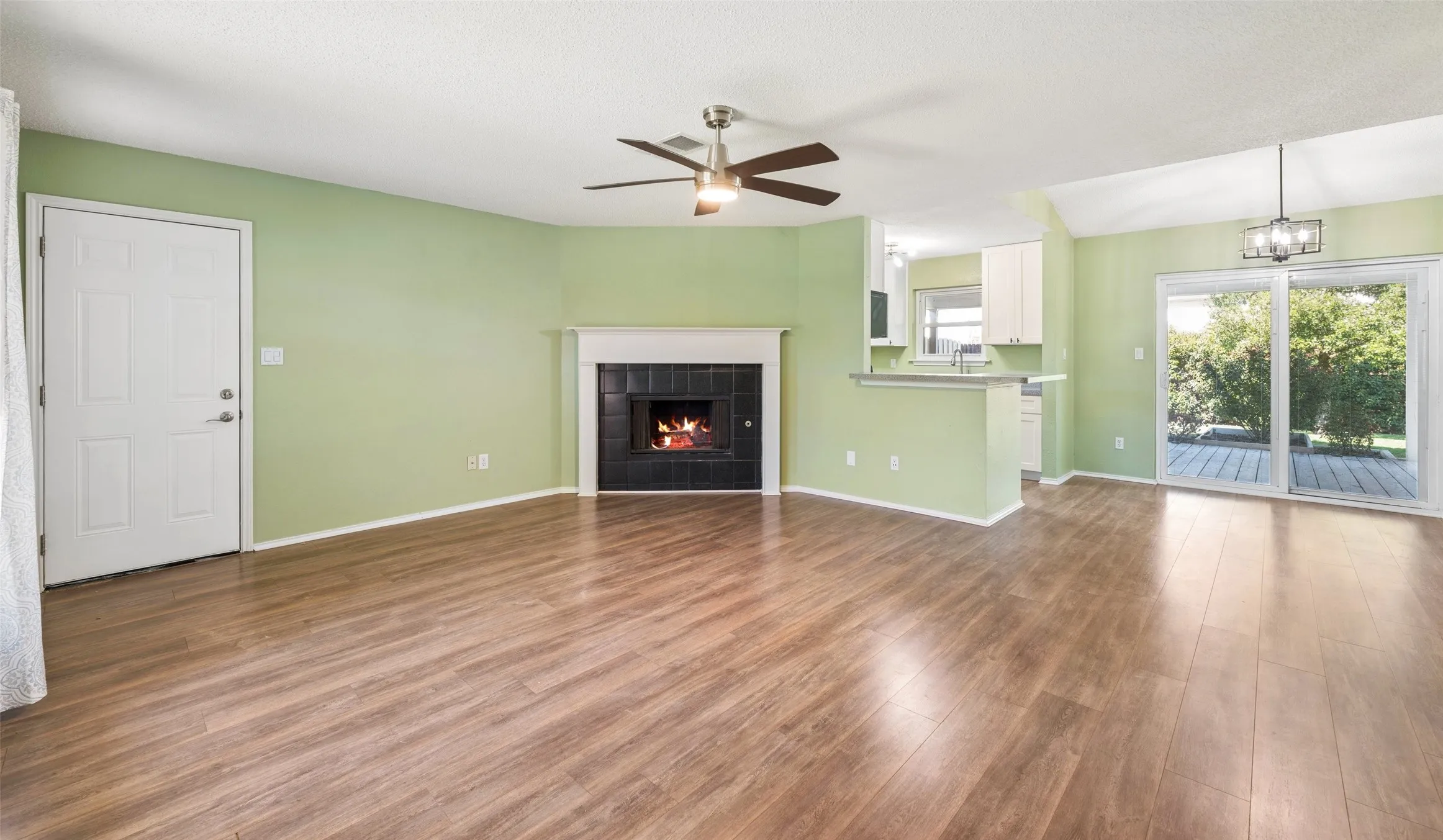 Single Family Residence For Sale in Denton County , 1331 Falcon Drive, Lewisville, Texas 75077, 3 Bedroom, 2 Bathroom, 2 Garage spaces, 1,543 Sqft, built in 1989, mls#21418286, Real Estate Agent in Lewisville, Homes For Sale in Denton county, Homes For Sale in Lewisville, Realtor in Lewisville Texas, Real Estate Brokerage Independent Realty Texas, Luminita Cordes Realtor