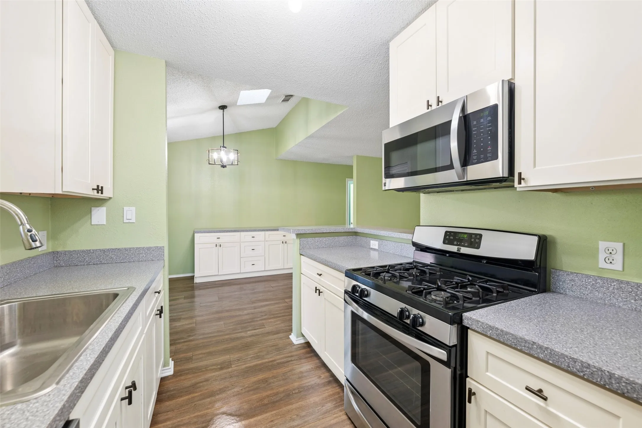 Single Family Residence For Sale in Denton County , 1331 Falcon Drive, Lewisville, Texas 75077, 3 Bedroom, 2 Bathroom, 2 Garage spaces, 1,543 Sqft, built in 1989, mls#21418286, Real Estate Agent in Lewisville, Homes For Sale in Denton county, Homes For Sale in Lewisville, Realtor in Lewisville Texas, Real Estate Brokerage Independent Realty Texas, Luminita Cordes Realtor