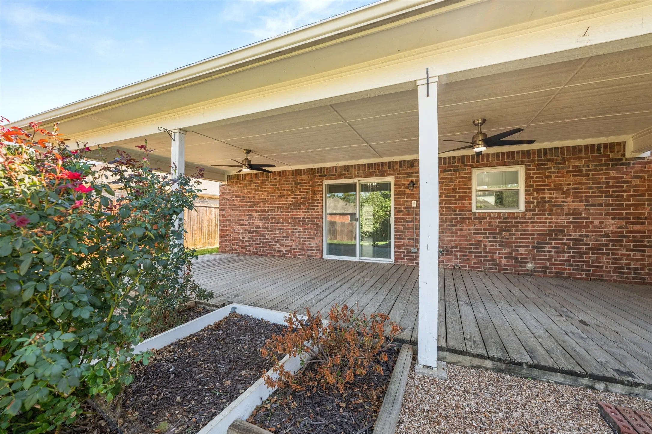 Single Family Residence For Sale in Denton County , 1331 Falcon Drive, Lewisville, Texas 75077, 3 Bedroom, 2 Bathroom, 2 Garage spaces, 1,543 Sqft, built in 1989, mls#21418286, Real Estate Agent in Lewisville, Homes For Sale in Denton county, Homes For Sale in Lewisville, Realtor in Lewisville Texas, Real Estate Brokerage Independent Realty Texas, Luminita Cordes Realtor