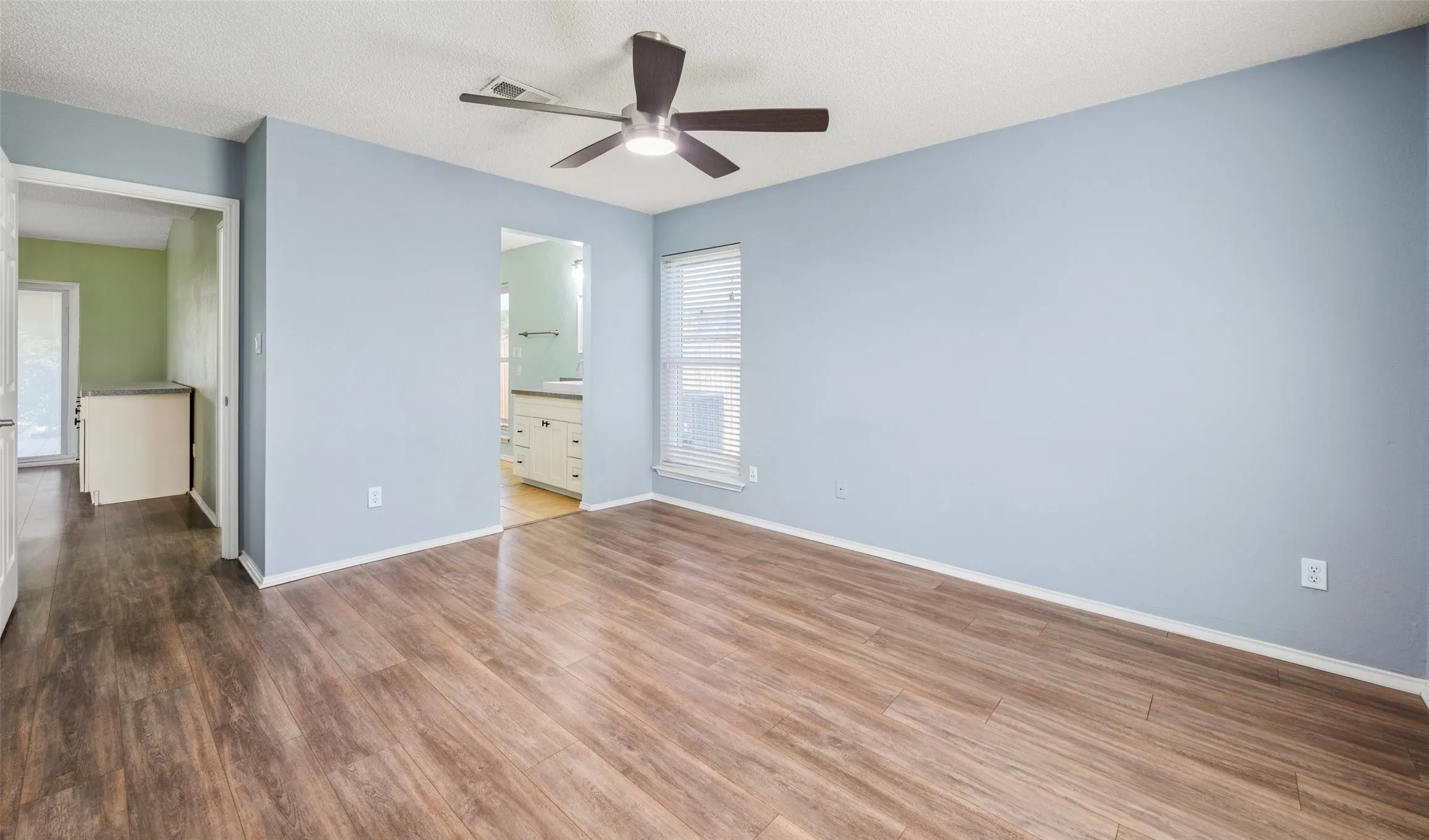 Single Family Residence For Sale in Denton County , 1331 Falcon Drive, Lewisville, Texas 75077, 3 Bedroom, 2 Bathroom, 2 Garage spaces, 1,543 Sqft, built in 1989, mls#21418286, Real Estate Agent in Lewisville, Homes For Sale in Denton county, Homes For Sale in Lewisville, Realtor in Lewisville Texas, Real Estate Brokerage Independent Realty Texas, Luminita Cordes Realtor