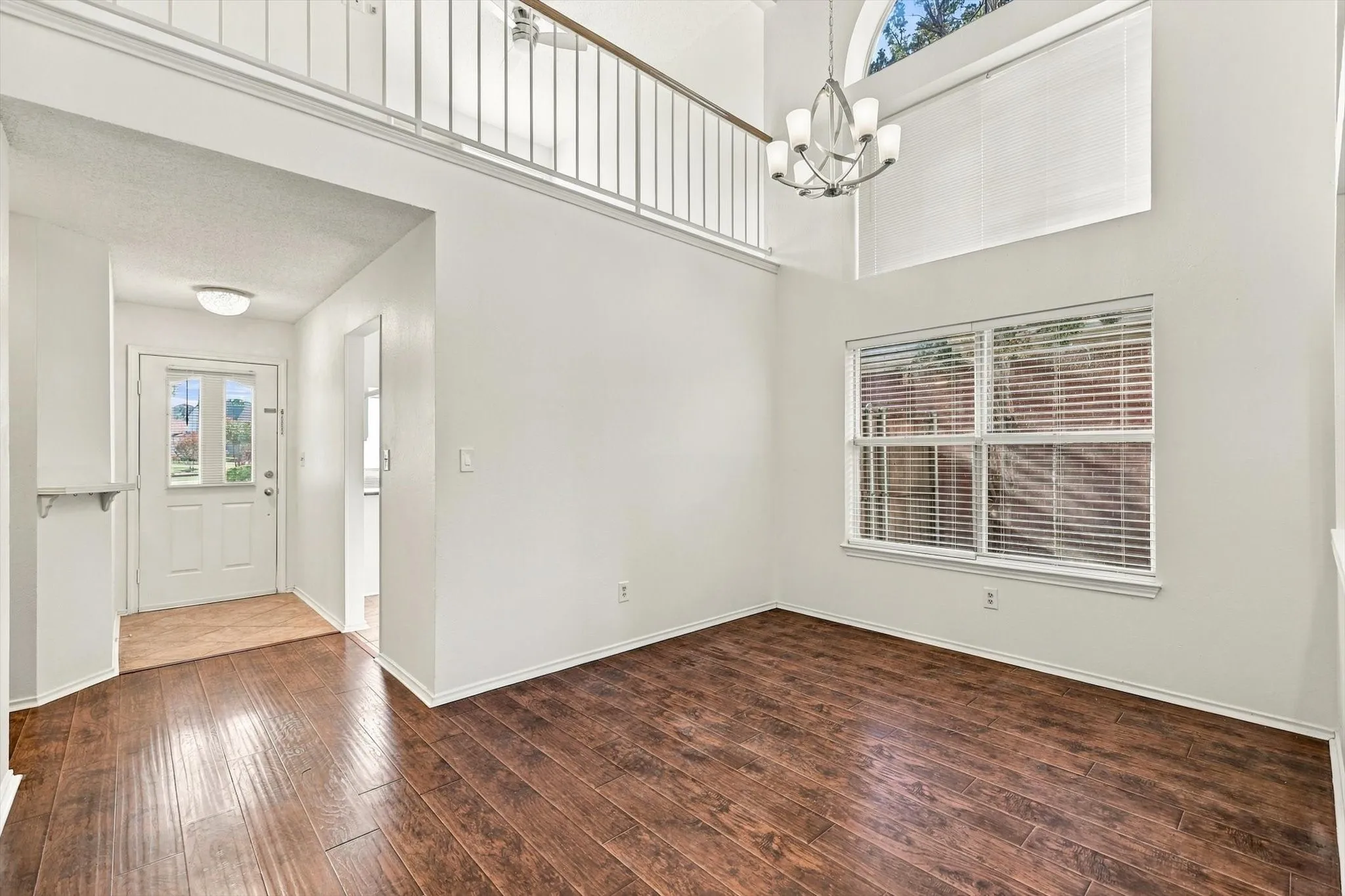 Single Family Residence For Sale in Collin County , 6821 Douglas Creek, Plano, Texas 75023, 3 Bedroom, 3 Bathroom, 2 Garage spaces, 1,732 Sqft, built in 1988, mls#21419683, Real Estate Agent in Plano, Homes For Sale in Collin county, Homes For Sale in Plano, Realtor in Plano Texas, Real Estate Brokerage Independent Realty Texas, Luminita Cordes Realtor