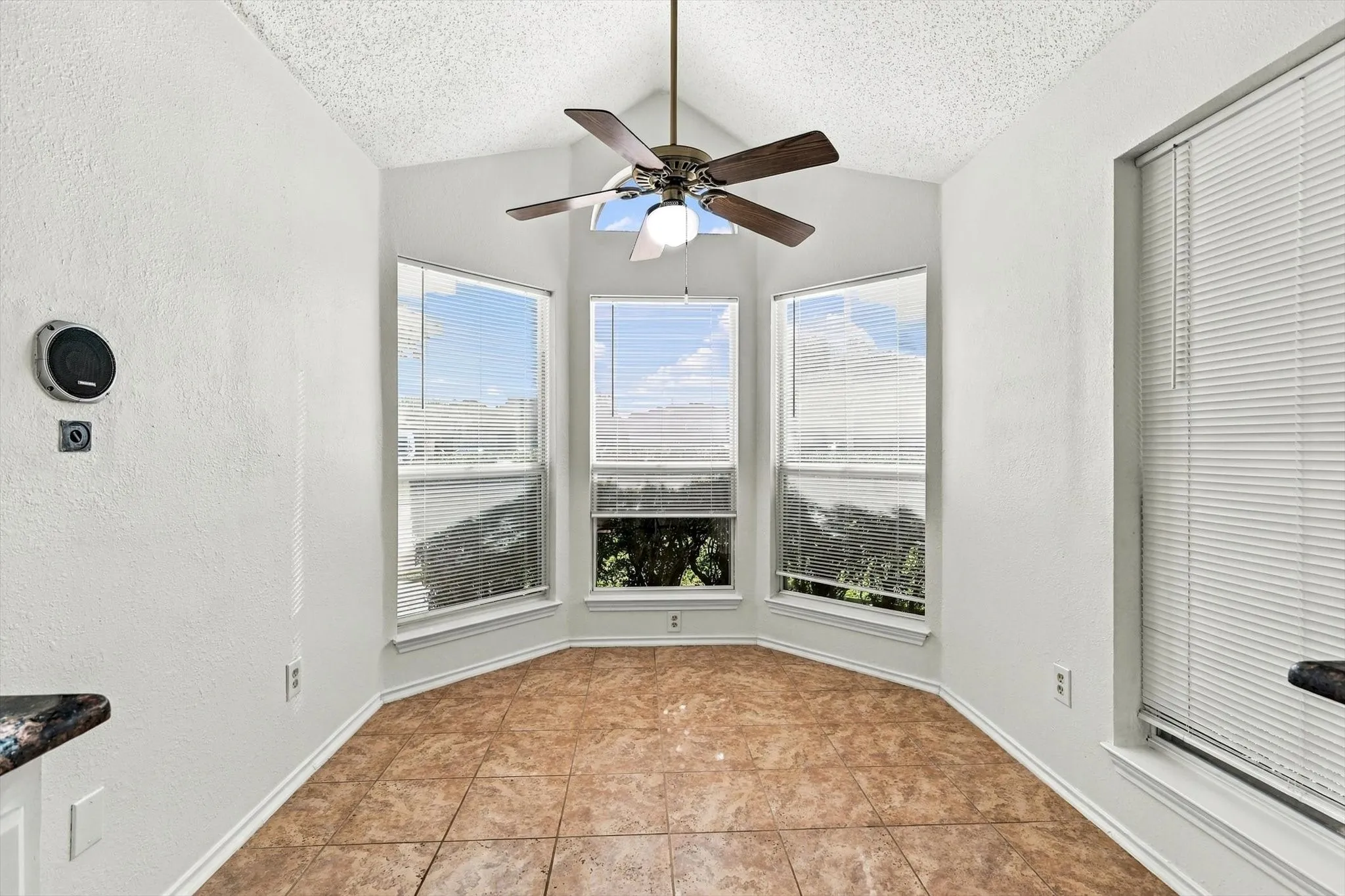 Single Family Residence For Sale in Collin County , 6821 Douglas Creek, Plano, Texas 75023, 3 Bedroom, 3 Bathroom, 2 Garage spaces, 1,732 Sqft, built in 1988, mls#21419683, Real Estate Agent in Plano, Homes For Sale in Collin county, Homes For Sale in Plano, Realtor in Plano Texas, Real Estate Brokerage Independent Realty Texas, Luminita Cordes Realtor