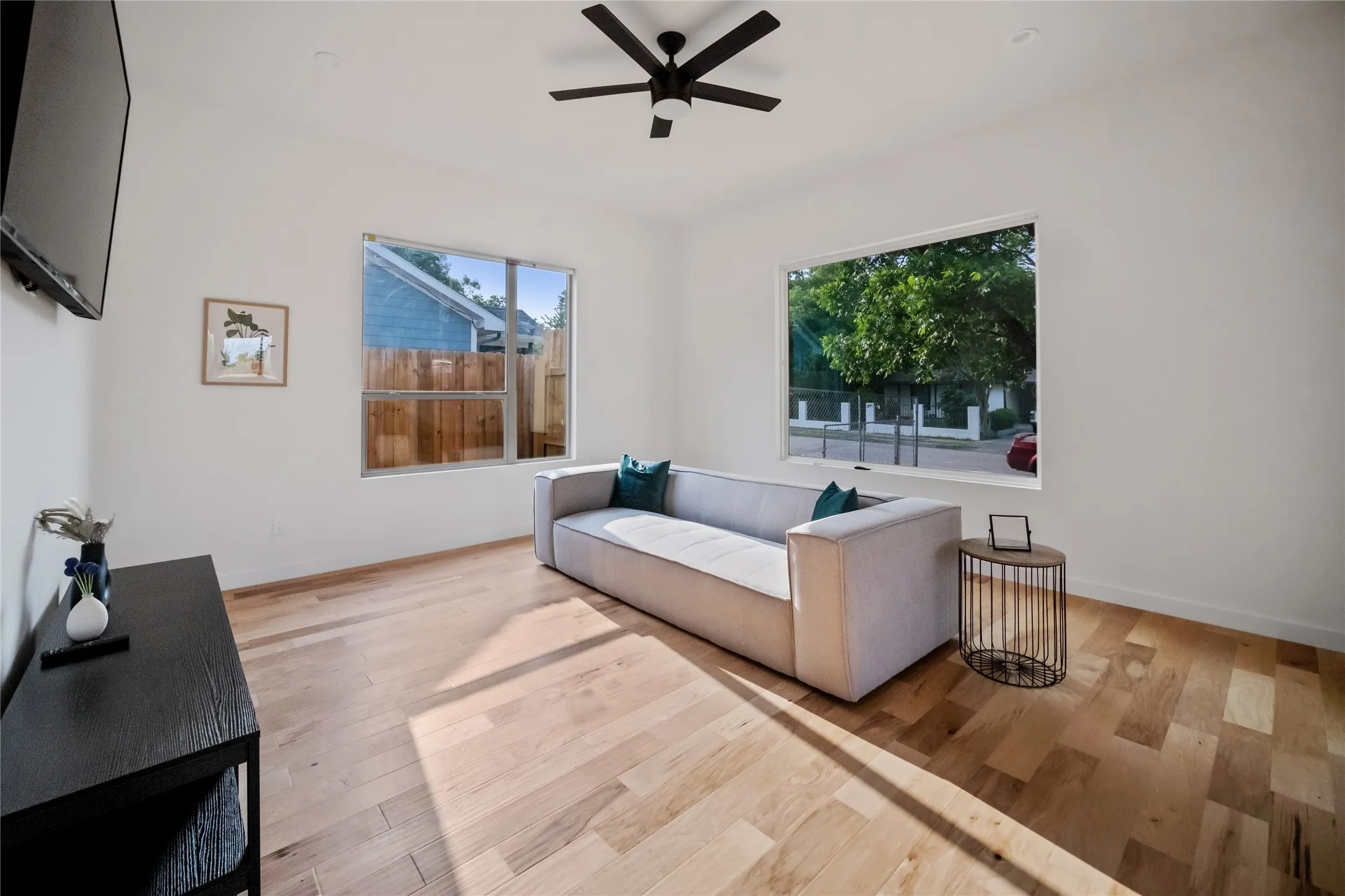 Single Family Residence For Rent in Dallas County , 1350 Strickland Street, Dallas, Texas 75216, 3 Bedroom, 2 Bathroom, Garage spaces, 1,568 Sqft, built in 1925, mls#21419686, Real Estate Agent in Dallas, Homes For Rent in Dallas county, Homes For Rent in Dallas, Realtor in Dallas Texas, Real Estate Brokerage Independent Realty Texas, Luminita Cordes Realtor