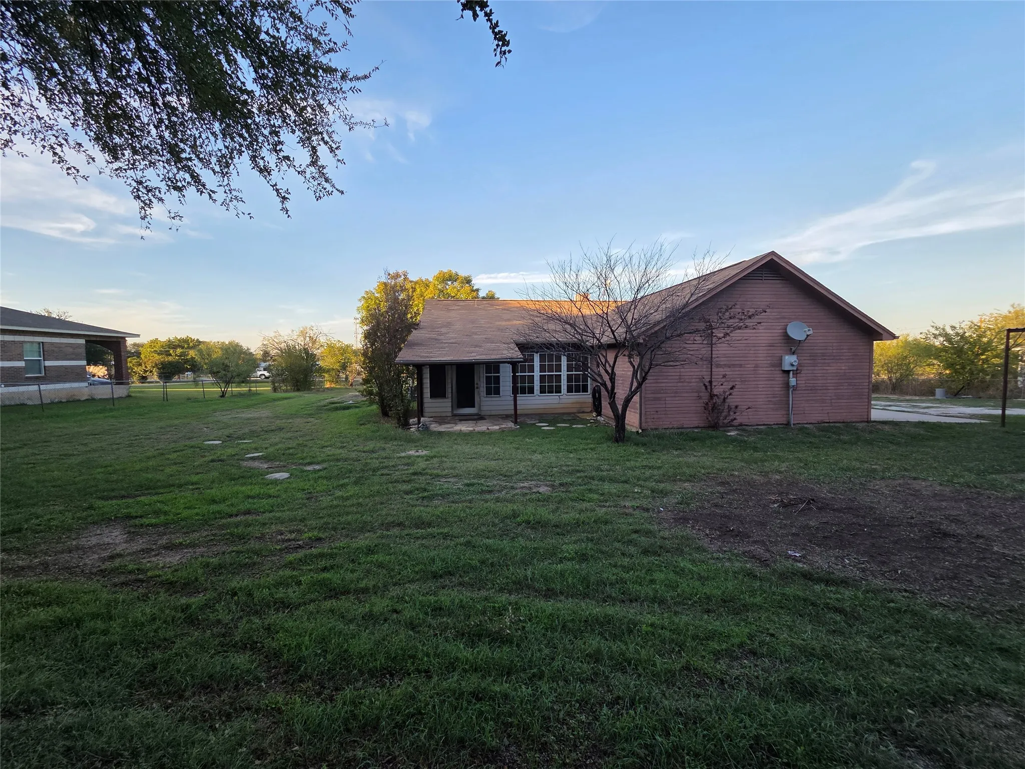 Single Family Residence For Sale in Parker County , 109 Live Oak Road, Springtown, Texas 76082, 3 Bedroom, 2 Bathroom, 2 Garage spaces, 1,416 Sqft, built in 2003, mls#21418955, Real Estate Agent in Springtown, Homes For Sale in Parker county, Homes For Sale in Springtown, Realtor in Springtown Texas, Real Estate Brokerage Independent Realty Texas, Luminita Cordes Realtor