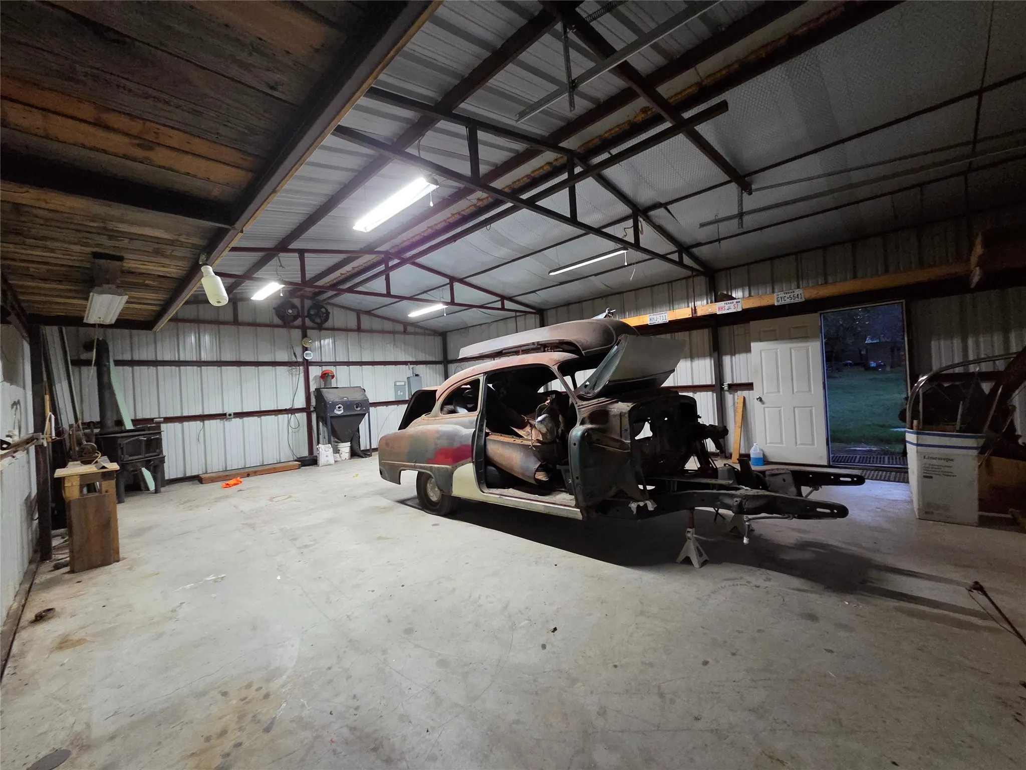 Detached Garage/Shop 24' x 35'