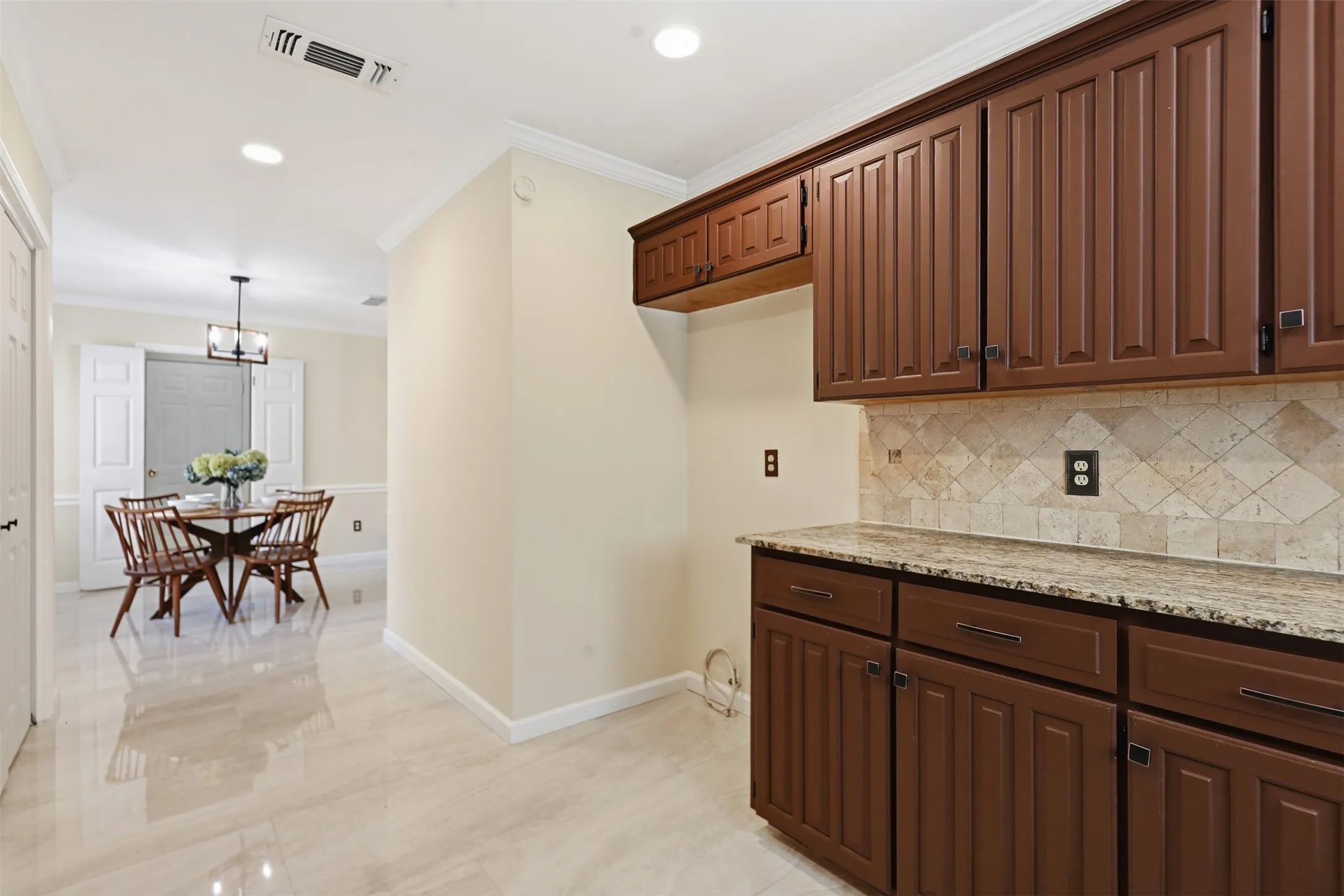 Single Family Residence For Rent in Tarrant County , 7229 Laurelhill Court S, Fort Worth, Texas 76133, 3 Bedroom, 2 Bathroom, 2 Garage spaces, 1,574 Sqft, built in 1989, mls#21419696, Real Estate Agent in Fort Worth, Homes For Rent in Tarrant county, Homes For Rent in Fort Worth, Realtor in Fort Worth Texas, Real Estate Brokerage Independent Realty Texas, Luminita Cordes Realtor