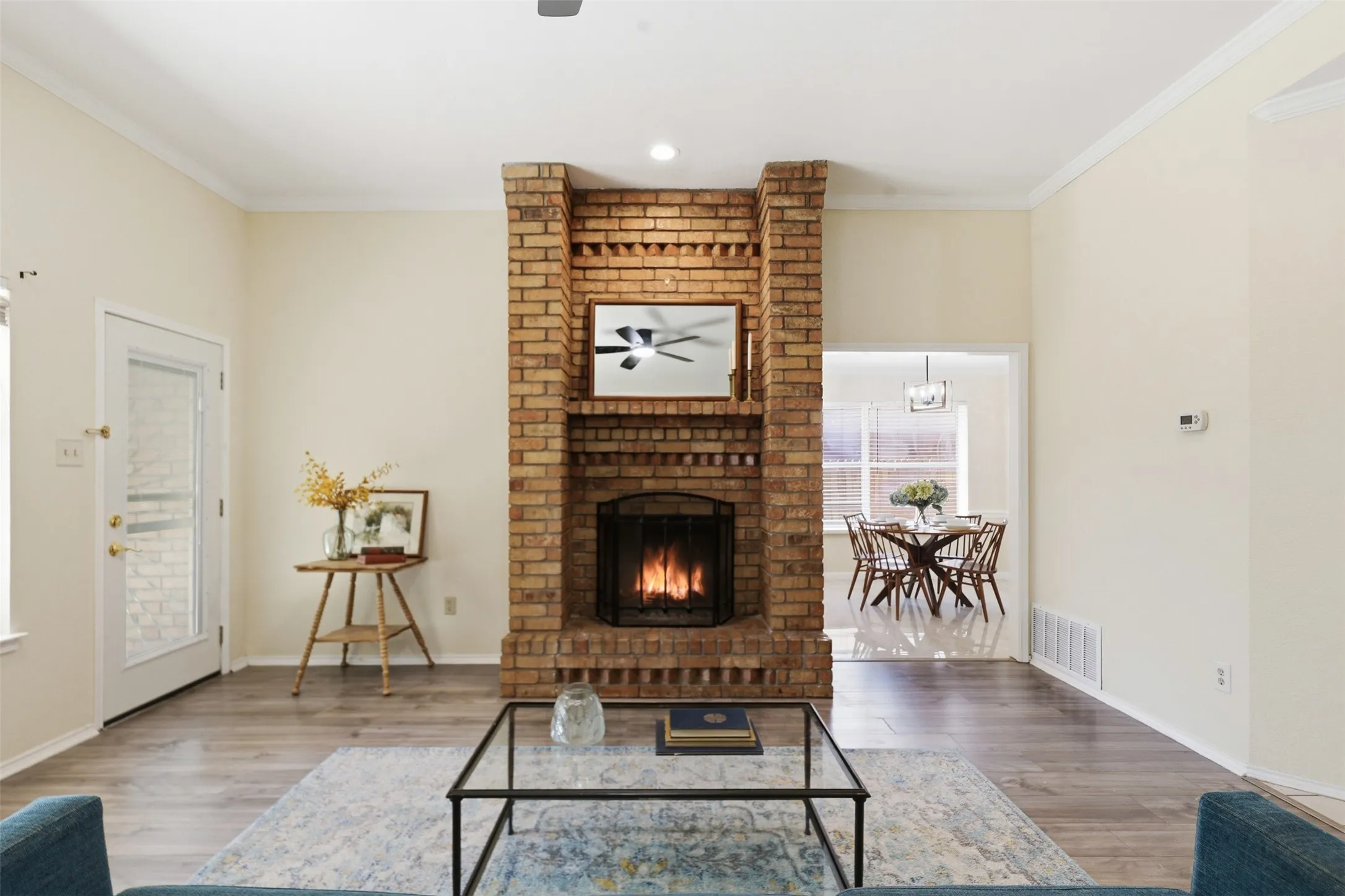 Single Family Residence For Rent in Tarrant County , 7229 Laurelhill Court S, Fort Worth, Texas 76133, 3 Bedroom, 2 Bathroom, 2 Garage spaces, 1,574 Sqft, built in 1989, mls#21419696, Real Estate Agent in Fort Worth, Homes For Rent in Tarrant county, Homes For Rent in Fort Worth, Realtor in Fort Worth Texas, Real Estate Brokerage Independent Realty Texas, Luminita Cordes Realtor