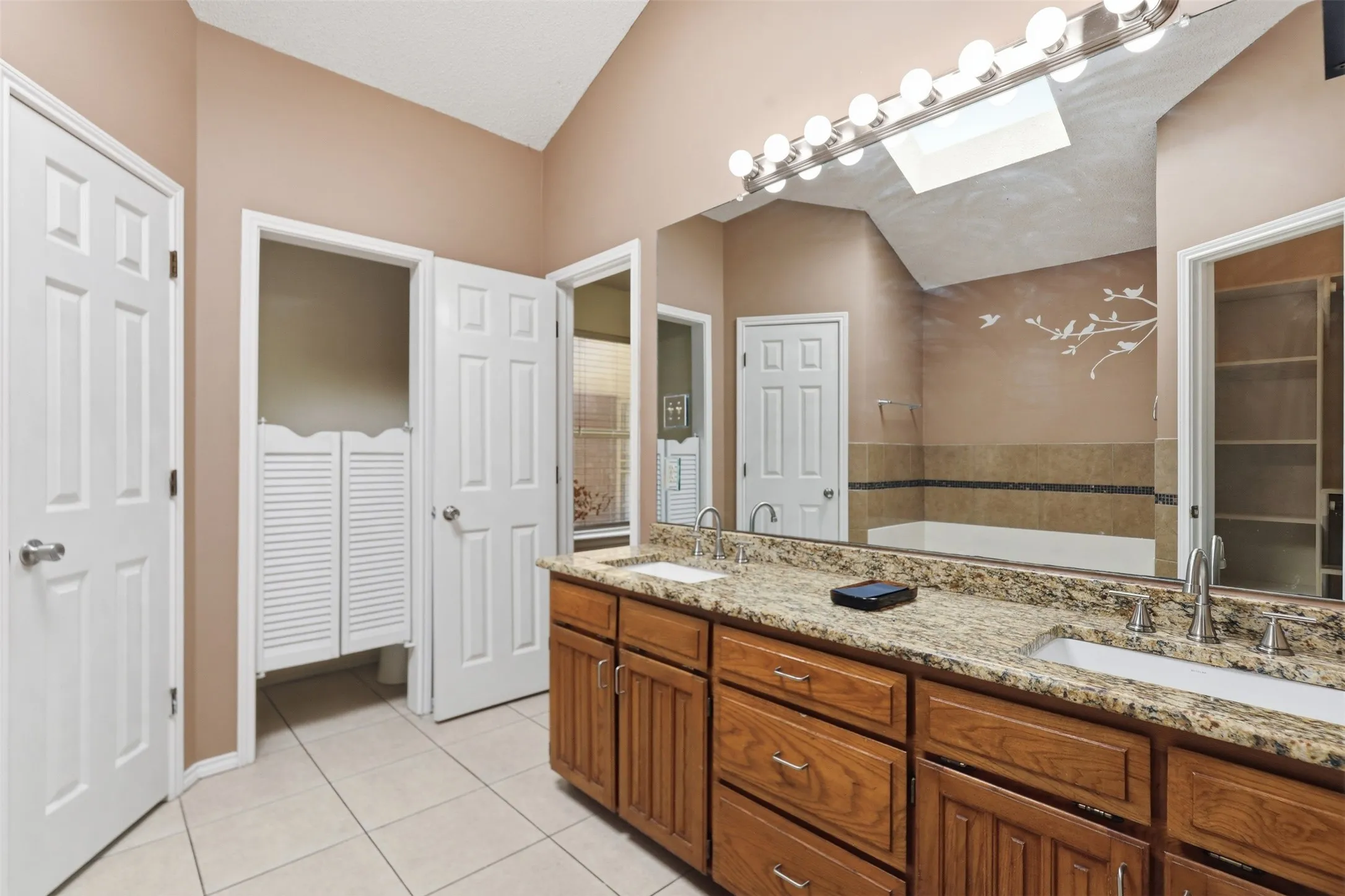Single Family Residence For Rent in Tarrant County , 7229 Laurelhill Court S, Fort Worth, Texas 76133, 3 Bedroom, 2 Bathroom, 2 Garage spaces, 1,574 Sqft, built in 1989, mls#21419696, Real Estate Agent in Fort Worth, Homes For Rent in Tarrant county, Homes For Rent in Fort Worth, Realtor in Fort Worth Texas, Real Estate Brokerage Independent Realty Texas, Luminita Cordes Realtor