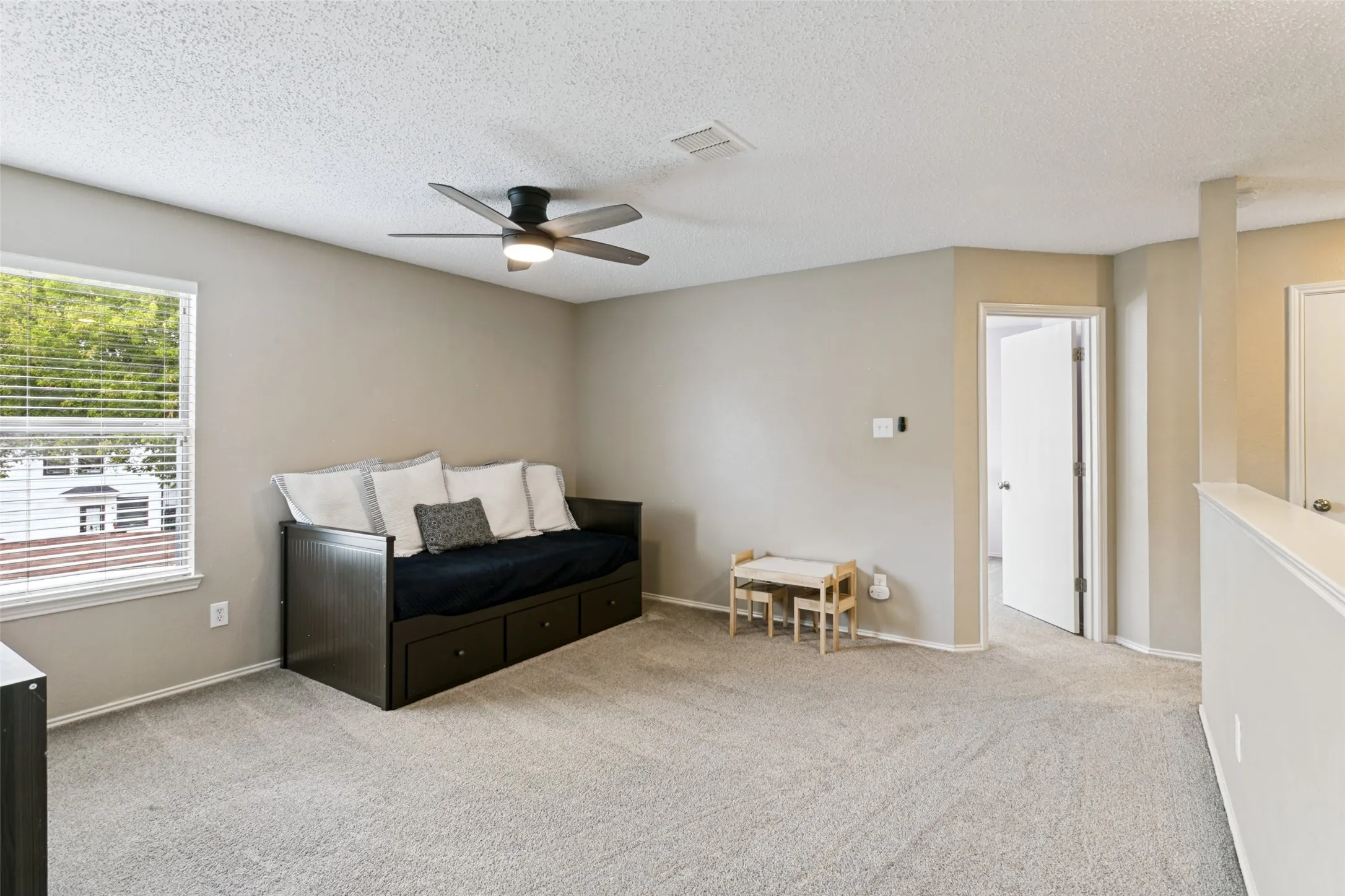 Single Family Residence For Sale in Denton County , 8200 Mirror Rock Lane, Denton, Texas 76210, 4 Bedroom, 3 Bathroom, 2 Garage spaces, 2,297 Sqft, built in 2000, mls#21410373, Real Estate Agent in Denton, Homes For Sale in Denton county, Homes For Sale in Denton, Realtor in Denton Texas, Real Estate Brokerage Independent Realty Texas, Luminita Cordes Realtor