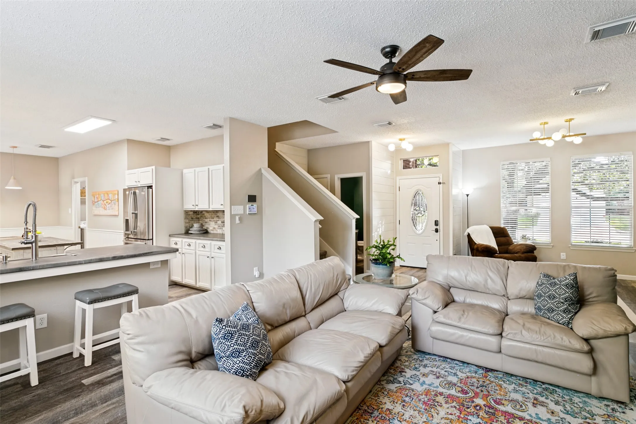 Single Family Residence For Sale in Denton County , 8200 Mirror Rock Lane, Denton, Texas 76210, 4 Bedroom, 3 Bathroom, 2 Garage spaces, 2,297 Sqft, built in 2000, mls#21410373, Real Estate Agent in Denton, Homes For Sale in Denton county, Homes For Sale in Denton, Realtor in Denton Texas, Real Estate Brokerage Independent Realty Texas, Luminita Cordes Realtor