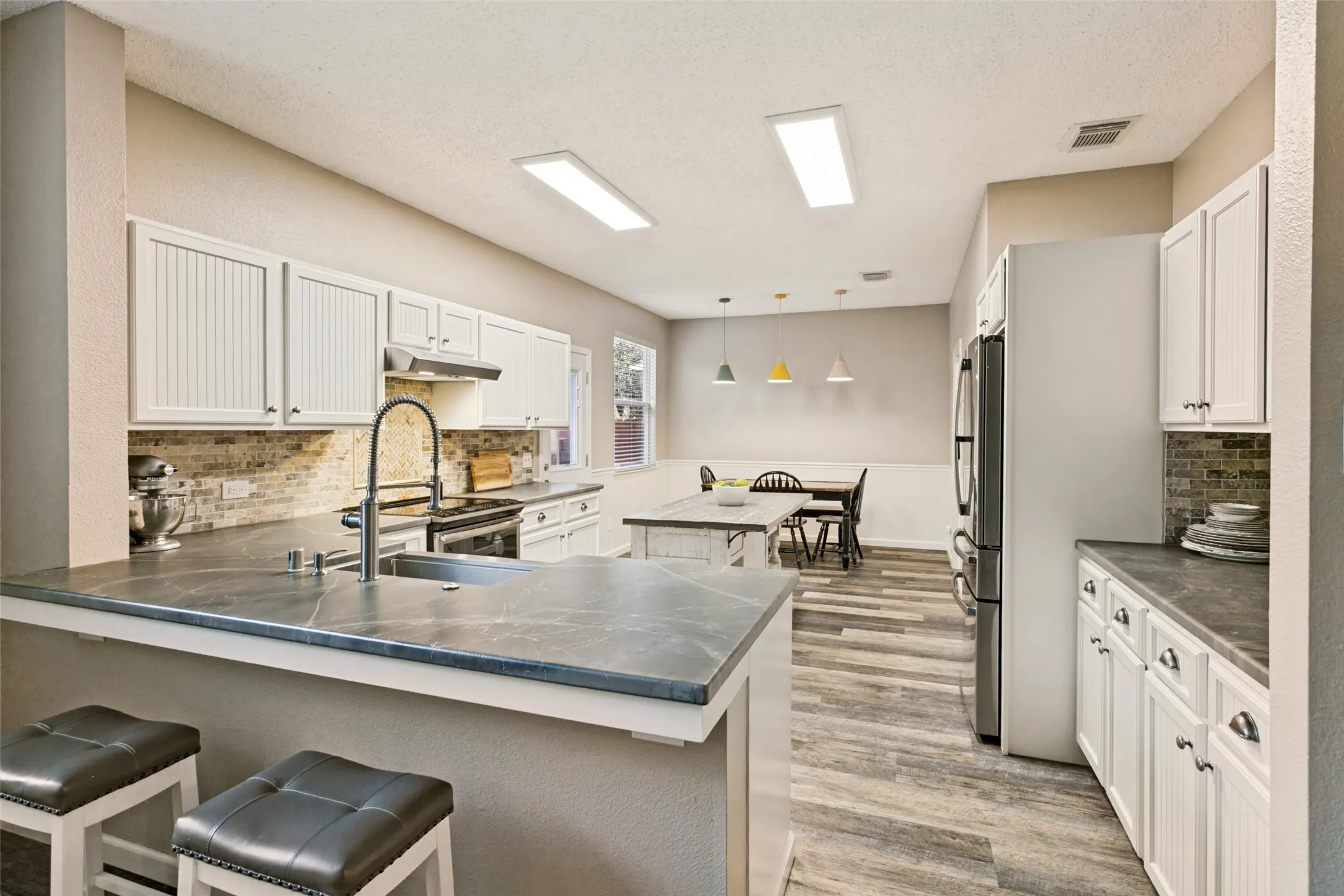 Single Family Residence For Sale in Denton County , 8200 Mirror Rock Lane, Denton, Texas 76210, 4 Bedroom, 3 Bathroom, 2 Garage spaces, 2,297 Sqft, built in 2000, mls#21410373, Real Estate Agent in Denton, Homes For Sale in Denton county, Homes For Sale in Denton, Realtor in Denton Texas, Real Estate Brokerage Independent Realty Texas, Luminita Cordes Realtor