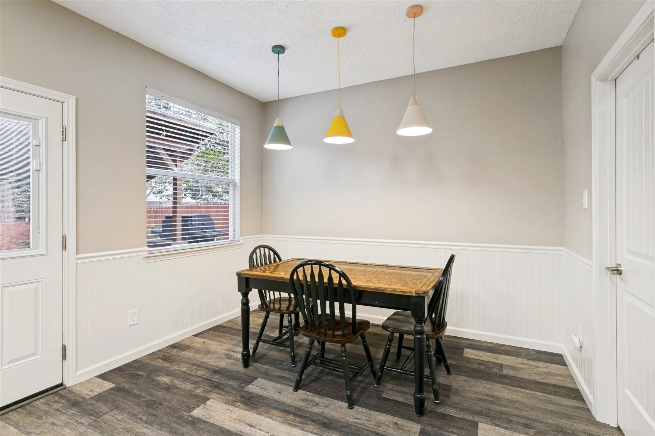 Single Family Residence For Sale in Denton County , 8200 Mirror Rock Lane, Denton, Texas 76210, 4 Bedroom, 3 Bathroom, 2 Garage spaces, 2,297 Sqft, built in 2000, mls#21410373, Real Estate Agent in Denton, Homes For Sale in Denton county, Homes For Sale in Denton, Realtor in Denton Texas, Real Estate Brokerage Independent Realty Texas, Luminita Cordes Realtor