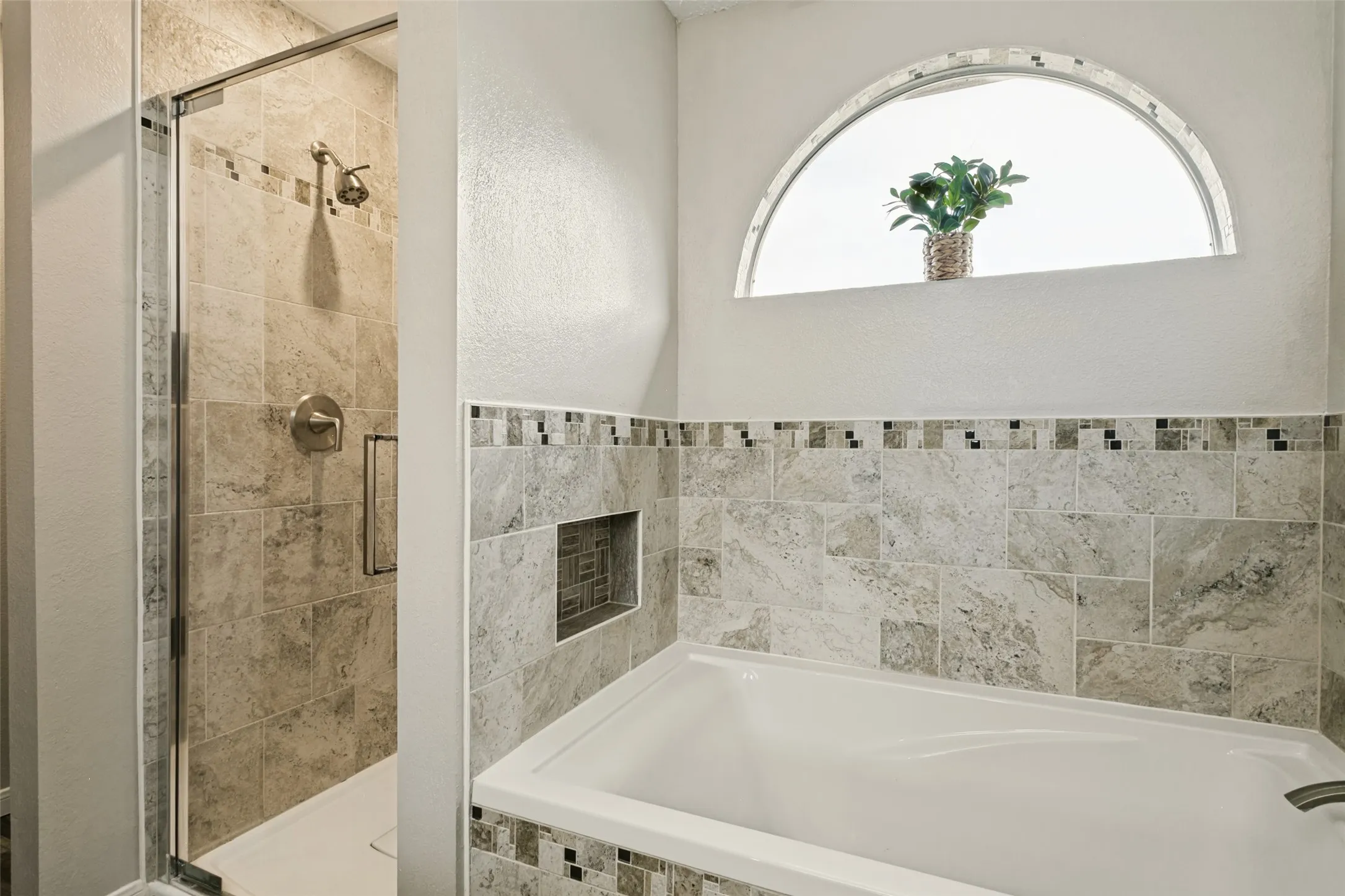 Single Family Residence For Sale in Denton County , 8200 Mirror Rock Lane, Denton, Texas 76210, 4 Bedroom, 3 Bathroom, 2 Garage spaces, 2,297 Sqft, built in 2000, mls#21410373, Real Estate Agent in Denton, Homes For Sale in Denton county, Homes For Sale in Denton, Realtor in Denton Texas, Real Estate Brokerage Independent Realty Texas, Luminita Cordes Realtor
