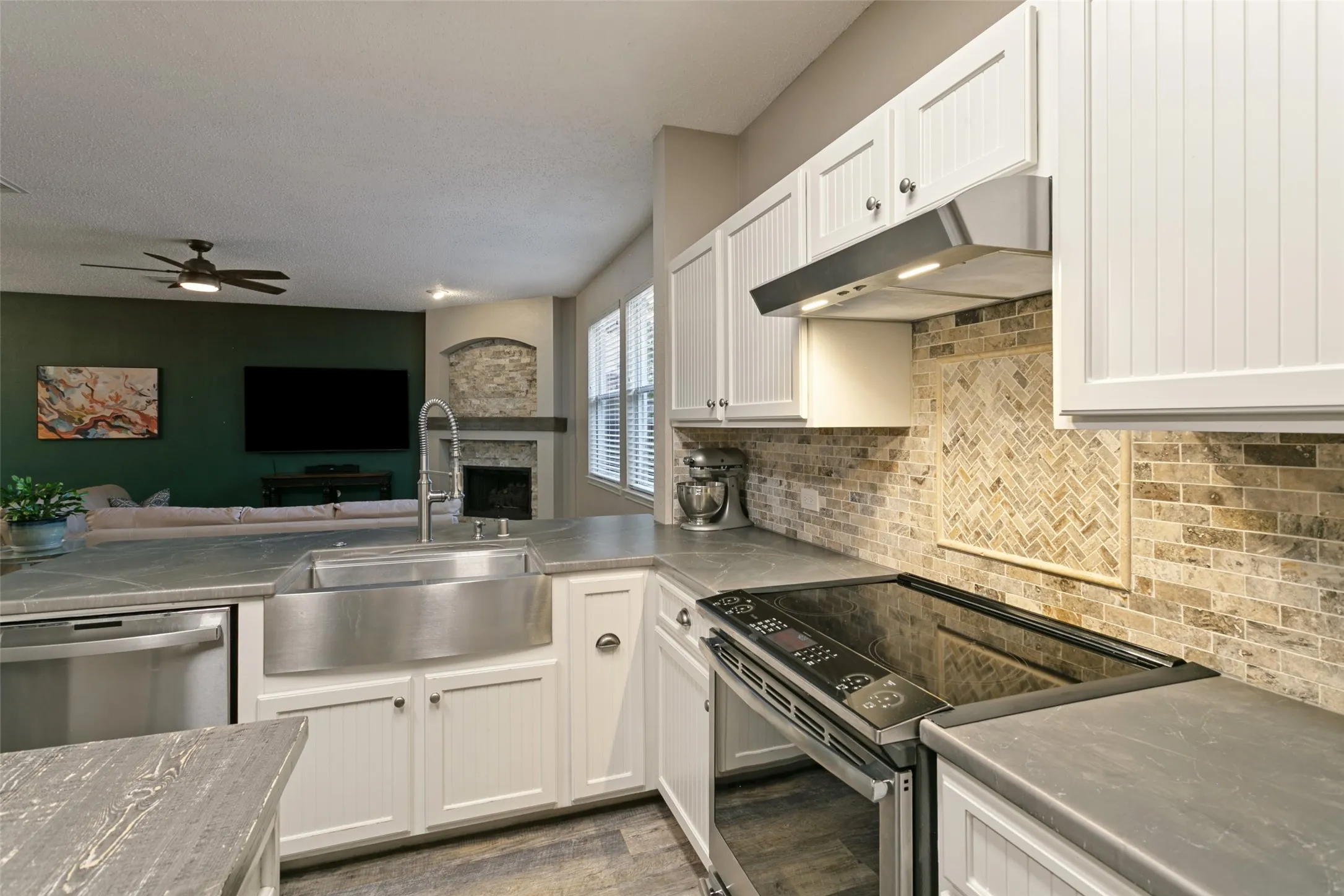 Single Family Residence For Sale in Denton County , 8200 Mirror Rock Lane, Denton, Texas 76210, 4 Bedroom, 3 Bathroom, 2 Garage spaces, 2,297 Sqft, built in 2000, mls#21410373, Real Estate Agent in Denton, Homes For Sale in Denton county, Homes For Sale in Denton, Realtor in Denton Texas, Real Estate Brokerage Independent Realty Texas, Luminita Cordes Realtor