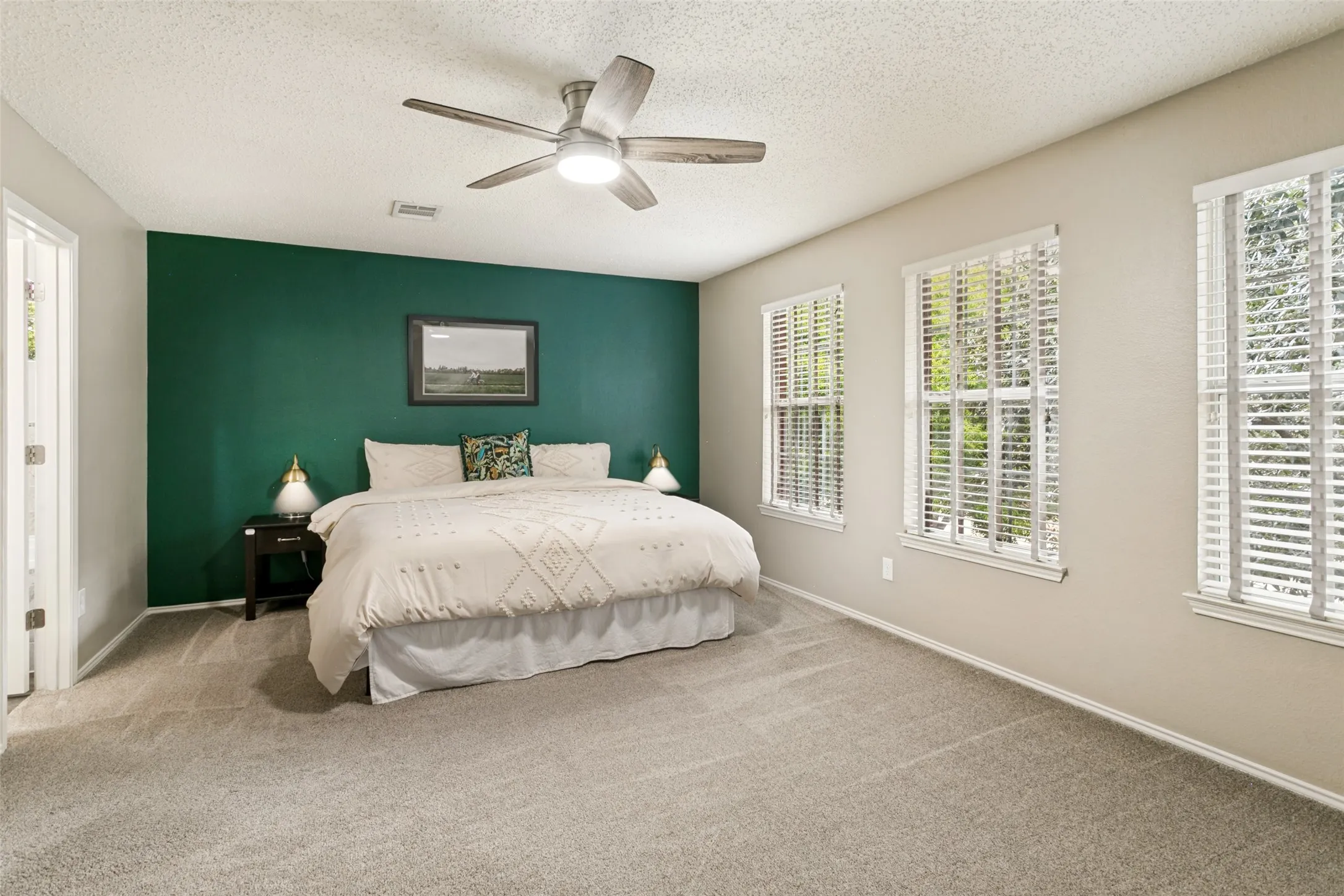 Single Family Residence For Sale in Denton County , 8200 Mirror Rock Lane, Denton, Texas 76210, 4 Bedroom, 3 Bathroom, 2 Garage spaces, 2,297 Sqft, built in 2000, mls#21410373, Real Estate Agent in Denton, Homes For Sale in Denton county, Homes For Sale in Denton, Realtor in Denton Texas, Real Estate Brokerage Independent Realty Texas, Luminita Cordes Realtor