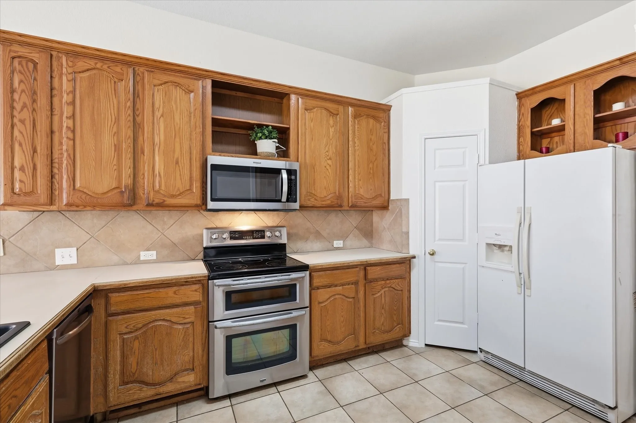 Single Family Residence For Rent in Denton County , 3517 Villanova Drive, Denton, Texas 76210, 4 Bedroom, 2 Bathroom, 2 Garage spaces, 2,017 Sqft, built in 2000, mls#21419610, Real Estate Agent in Denton, Homes For Rent in Denton county, Homes For Rent in Denton, Realtor in Denton Texas, Real Estate Brokerage Independent Realty Texas, Luminita Cordes Realtor