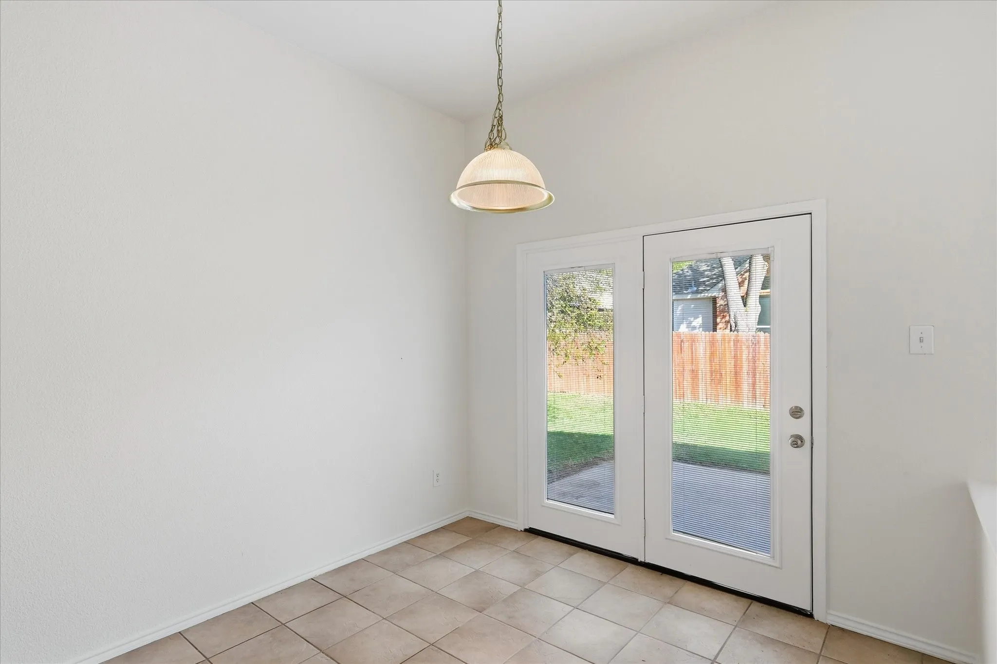 Single Family Residence For Rent in Denton County , 3517 Villanova Drive, Denton, Texas 76210, 4 Bedroom, 2 Bathroom, 2 Garage spaces, 2,017 Sqft, built in 2000, mls#21419610, Real Estate Agent in Denton, Homes For Rent in Denton county, Homes For Rent in Denton, Realtor in Denton Texas, Real Estate Brokerage Independent Realty Texas, Luminita Cordes Realtor