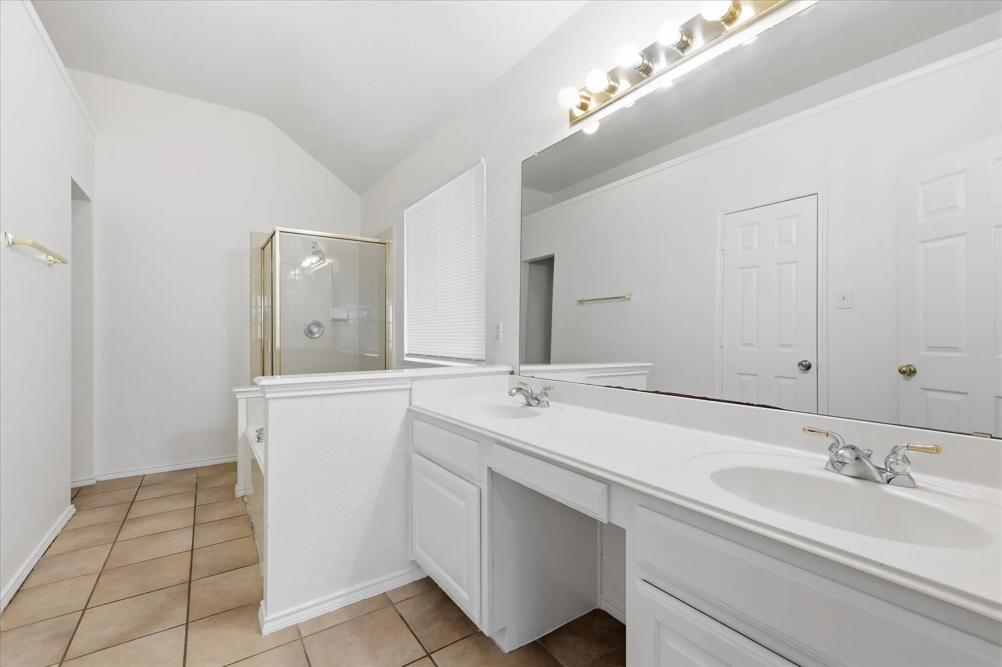 Single Family Residence For Rent in Denton County , 3517 Villanova Drive, Denton, Texas 76210, 4 Bedroom, 2 Bathroom, 2 Garage spaces, 2,017 Sqft, built in 2000, mls#21419610, Real Estate Agent in Denton, Homes For Rent in Denton county, Homes For Rent in Denton, Realtor in Denton Texas, Real Estate Brokerage Independent Realty Texas, Luminita Cordes Realtor