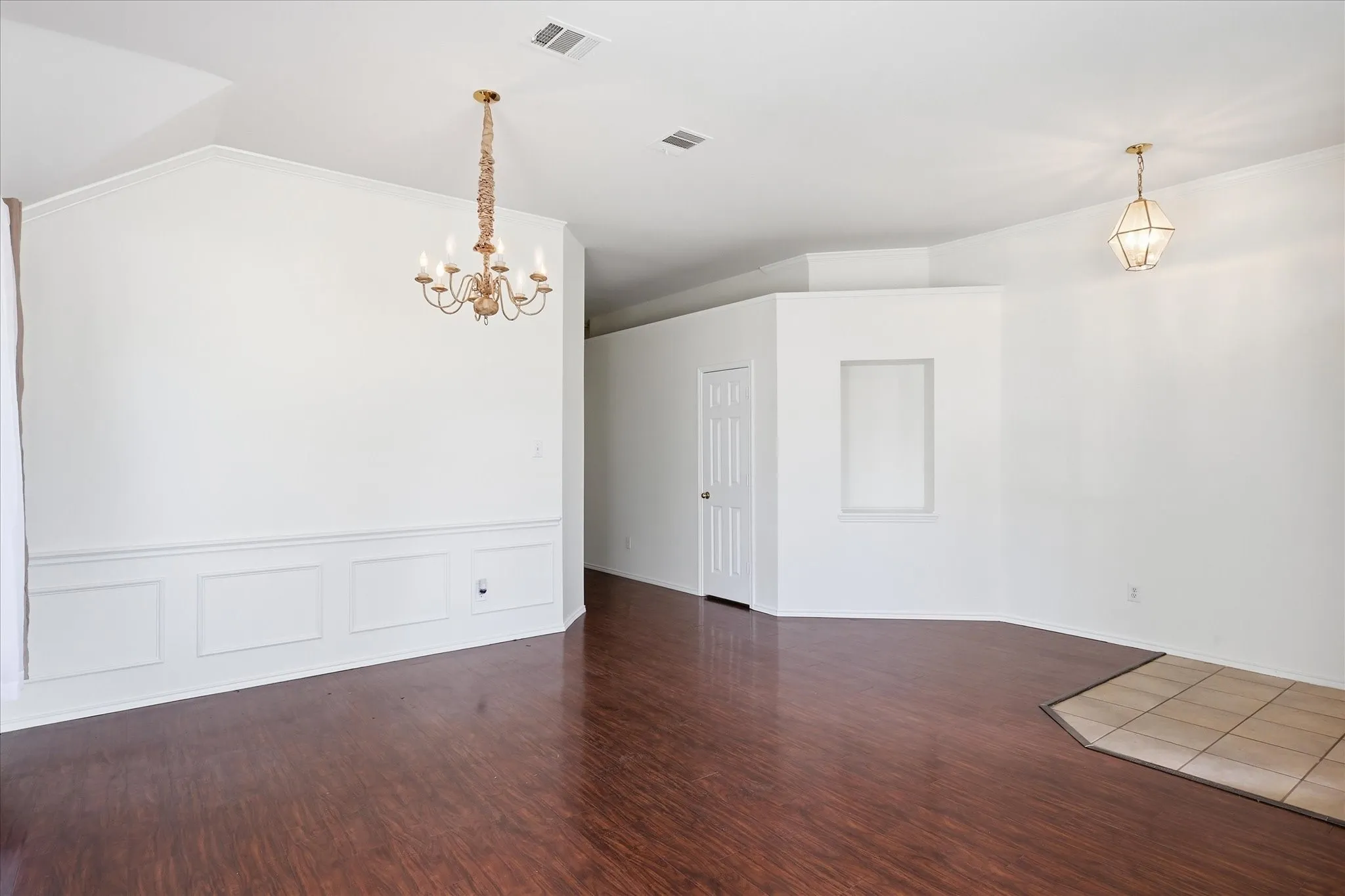 Single Family Residence For Rent in Denton County , 3517 Villanova Drive, Denton, Texas 76210, 4 Bedroom, 2 Bathroom, 2 Garage spaces, 2,017 Sqft, built in 2000, mls#21419610, Real Estate Agent in Denton, Homes For Rent in Denton county, Homes For Rent in Denton, Realtor in Denton Texas, Real Estate Brokerage Independent Realty Texas, Luminita Cordes Realtor