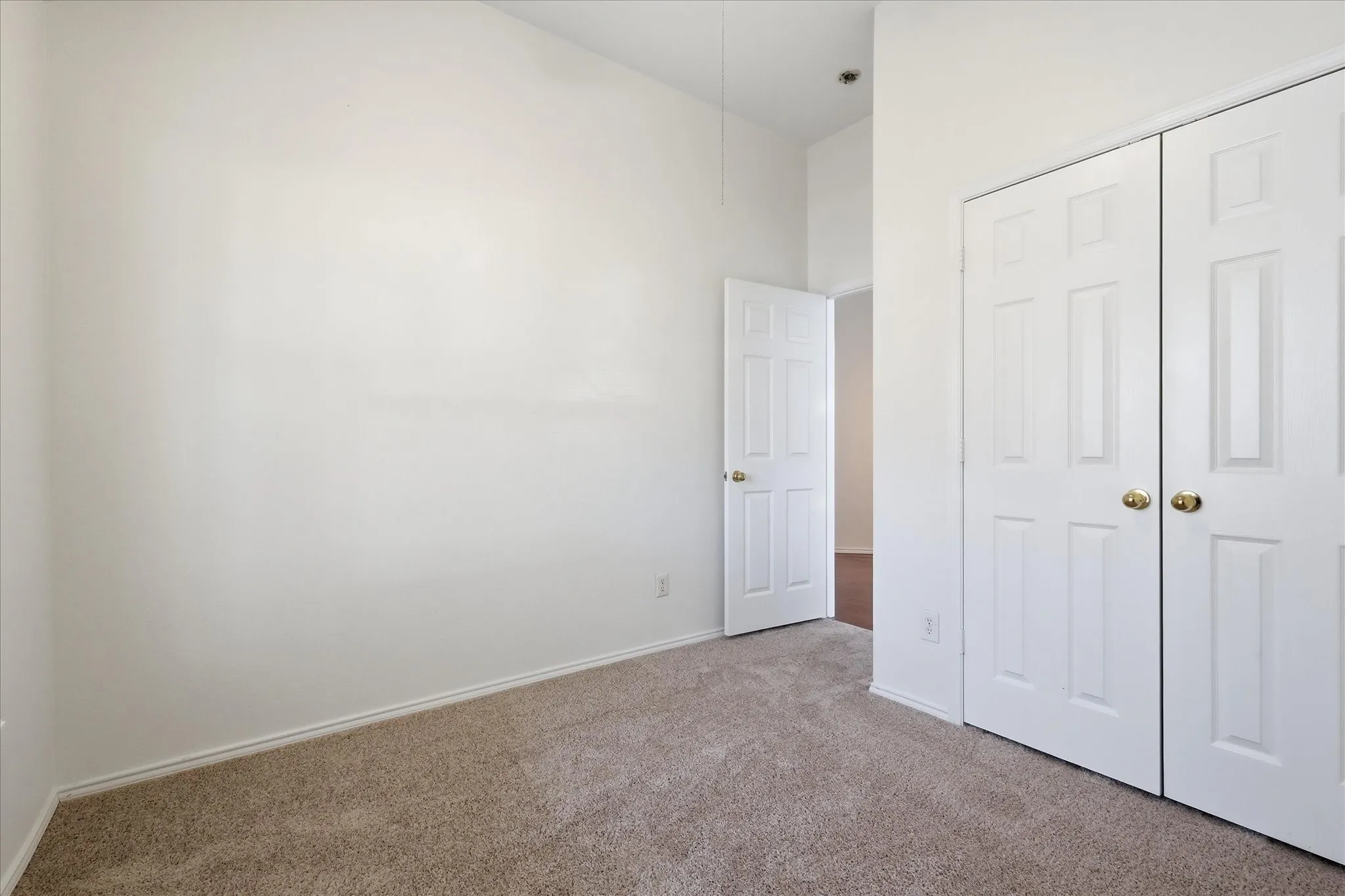 Single Family Residence For Rent in Denton County , 3517 Villanova Drive, Denton, Texas 76210, 4 Bedroom, 2 Bathroom, 2 Garage spaces, 2,017 Sqft, built in 2000, mls#21419610, Real Estate Agent in Denton, Homes For Rent in Denton county, Homes For Rent in Denton, Realtor in Denton Texas, Real Estate Brokerage Independent Realty Texas, Luminita Cordes Realtor
