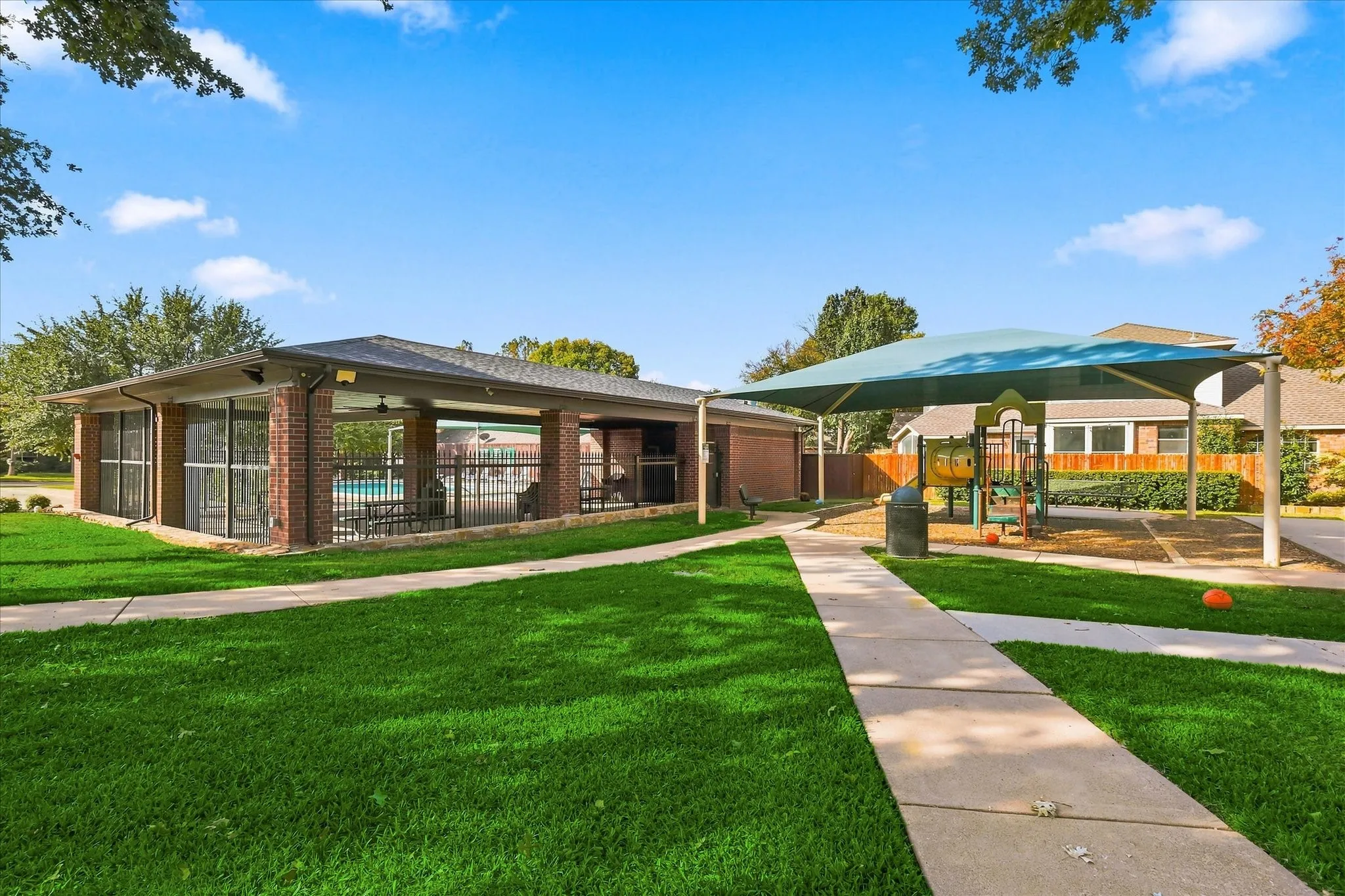 Single Family Residence For Rent in Denton County , 3517 Villanova Drive, Denton, Texas 76210, 4 Bedroom, 2 Bathroom, 2 Garage spaces, 2,017 Sqft, built in 2000, mls#21419610, Real Estate Agent in Denton, Homes For Rent in Denton county, Homes For Rent in Denton, Realtor in Denton Texas, Real Estate Brokerage Independent Realty Texas, Luminita Cordes Realtor