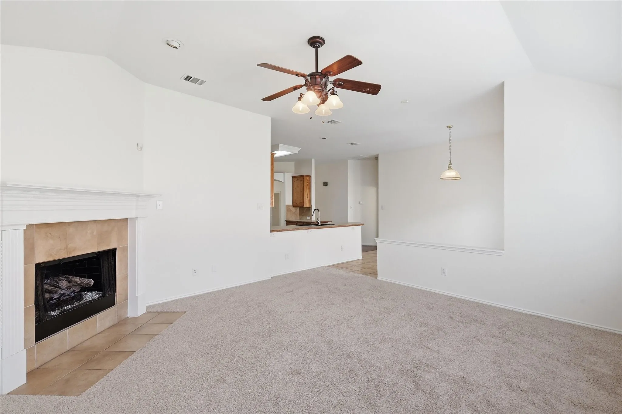 Single Family Residence For Rent in Denton County , 3517 Villanova Drive, Denton, Texas 76210, 4 Bedroom, 2 Bathroom, 2 Garage spaces, 2,017 Sqft, built in 2000, mls#21419610, Real Estate Agent in Denton, Homes For Rent in Denton county, Homes For Rent in Denton, Realtor in Denton Texas, Real Estate Brokerage Independent Realty Texas, Luminita Cordes Realtor