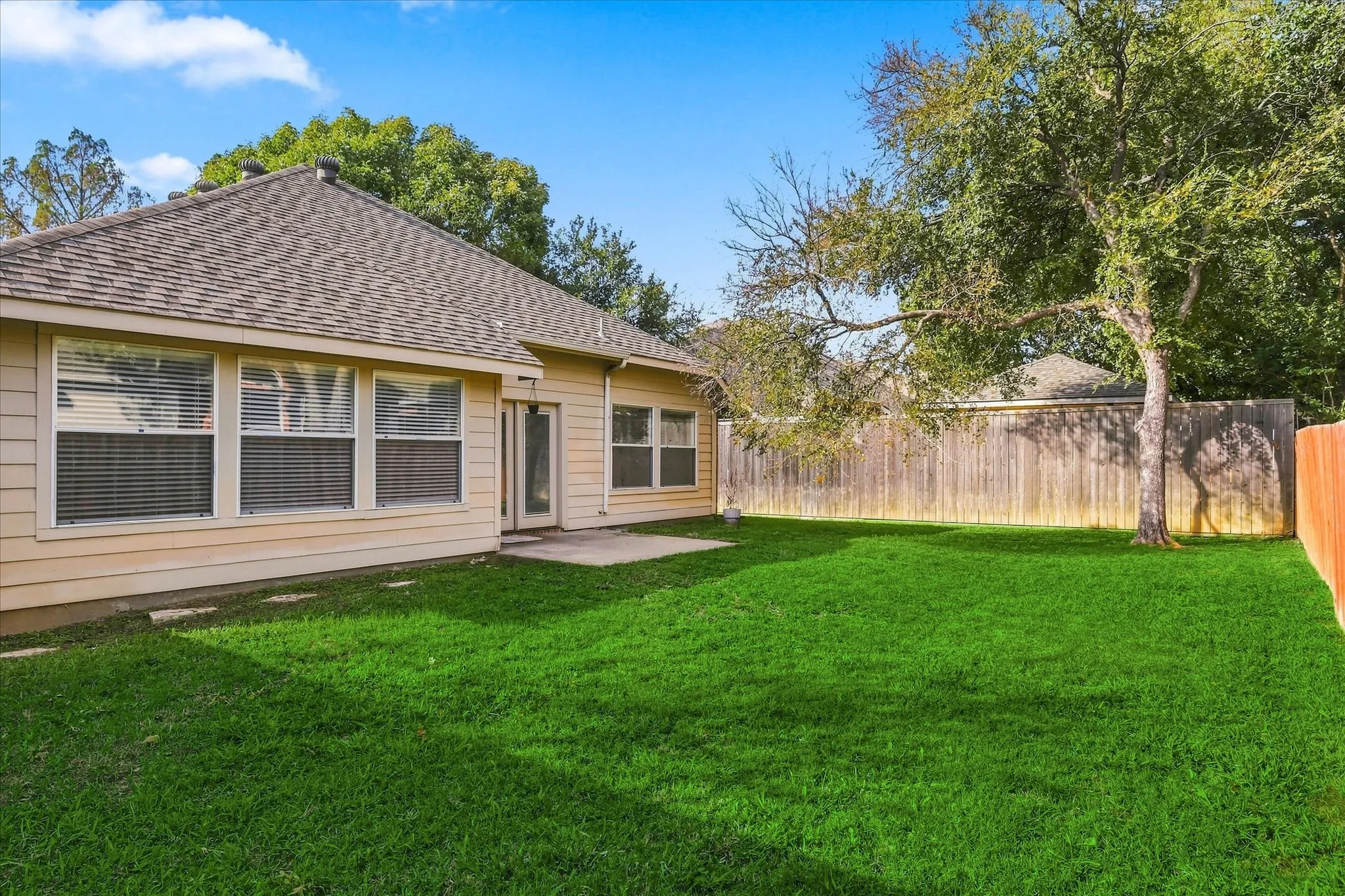 Single Family Residence For Rent in Denton County , 3517 Villanova Drive, Denton, Texas 76210, 4 Bedroom, 2 Bathroom, 2 Garage spaces, 2,017 Sqft, built in 2000, mls#21419610, Real Estate Agent in Denton, Homes For Rent in Denton county, Homes For Rent in Denton, Realtor in Denton Texas, Real Estate Brokerage Independent Realty Texas, Luminita Cordes Realtor