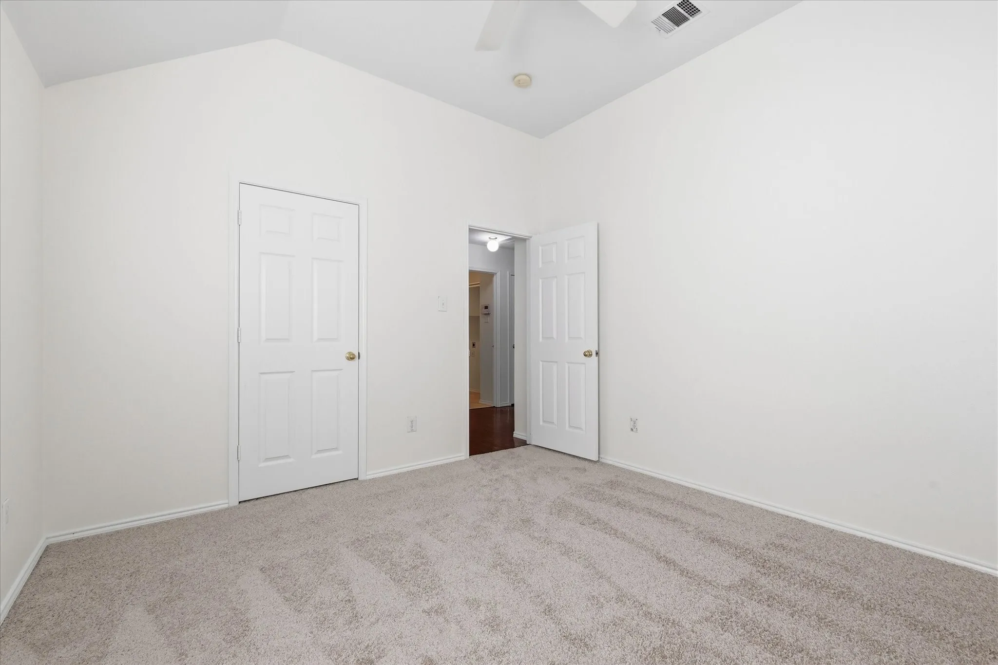 Single Family Residence For Rent in Denton County , 3517 Villanova Drive, Denton, Texas 76210, 4 Bedroom, 2 Bathroom, 2 Garage spaces, 2,017 Sqft, built in 2000, mls#21419610, Real Estate Agent in Denton, Homes For Rent in Denton county, Homes For Rent in Denton, Realtor in Denton Texas, Real Estate Brokerage Independent Realty Texas, Luminita Cordes Realtor