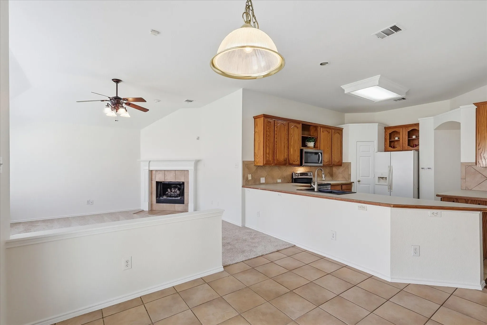 Single Family Residence For Rent in Denton County , 3517 Villanova Drive, Denton, Texas 76210, 4 Bedroom, 2 Bathroom, 2 Garage spaces, 2,017 Sqft, built in 2000, mls#21419610, Real Estate Agent in Denton, Homes For Rent in Denton county, Homes For Rent in Denton, Realtor in Denton Texas, Real Estate Brokerage Independent Realty Texas, Luminita Cordes Realtor