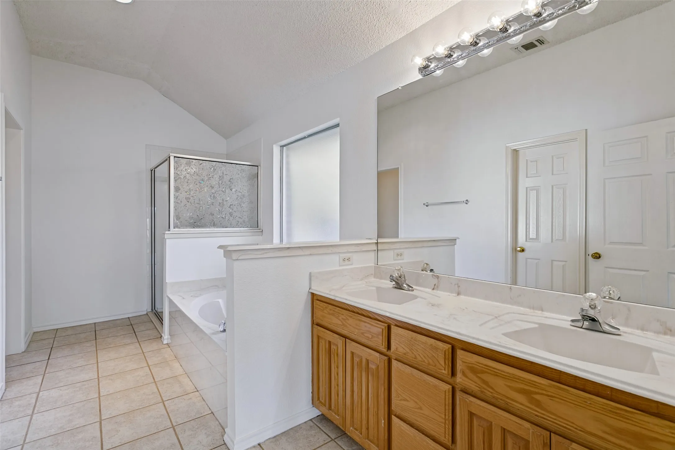 Dual sinks, soaking tub, and walk-in shower