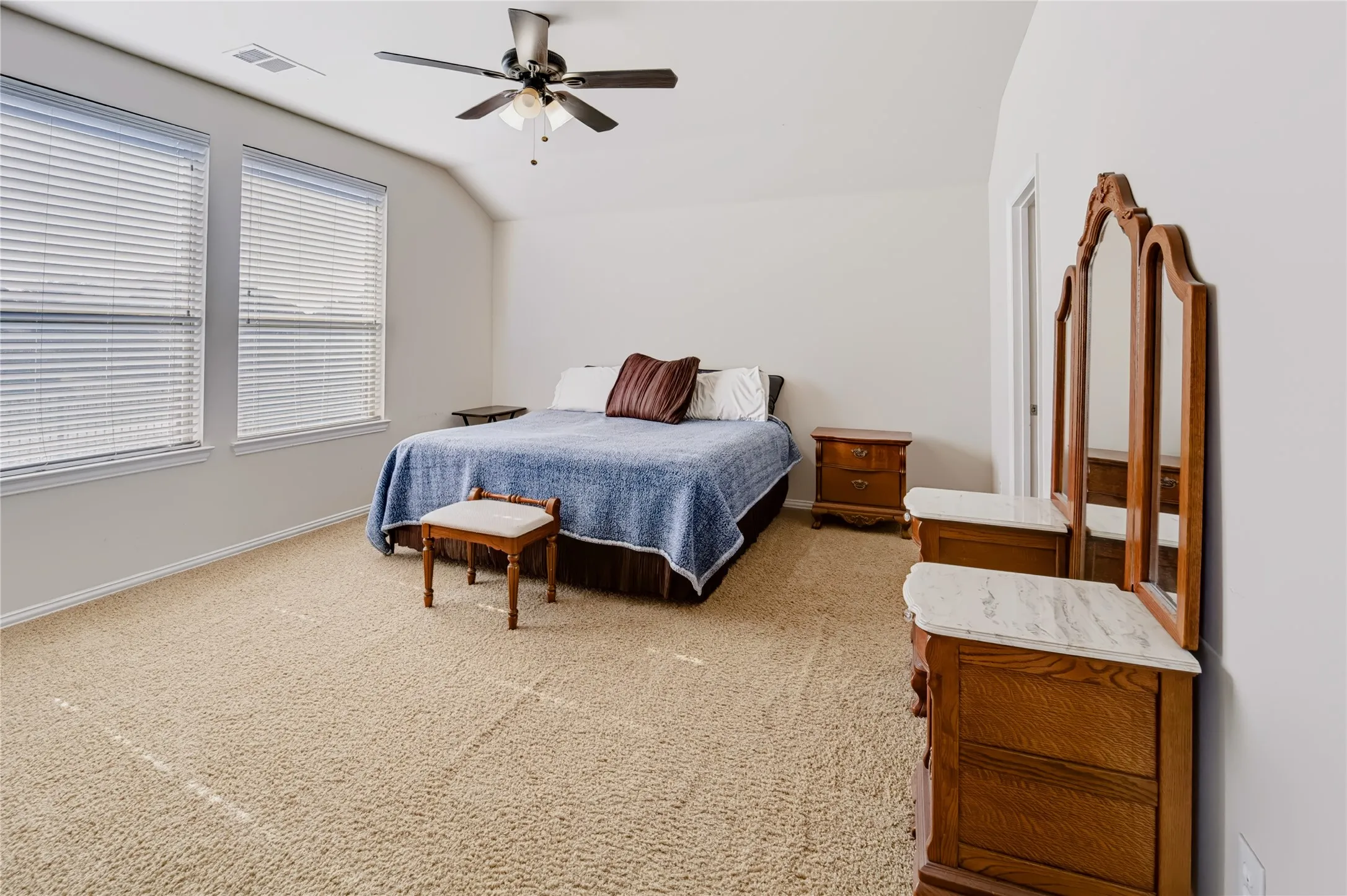 Single Family Residence For Sale in Collin County , 513 Highland Fairway Lane, Wylie, Texas 75098, 4 Bedroom, 4 Bathroom, 2 Garage spaces, 3,000 Sqft, built in 2012, mls#21419131, Real Estate Agent in Wylie, Homes For Sale in Collin county, Homes For Sale in Wylie, Realtor in Wylie Texas, Real Estate Brokerage Independent Realty Texas, Luminita Cordes Realtor