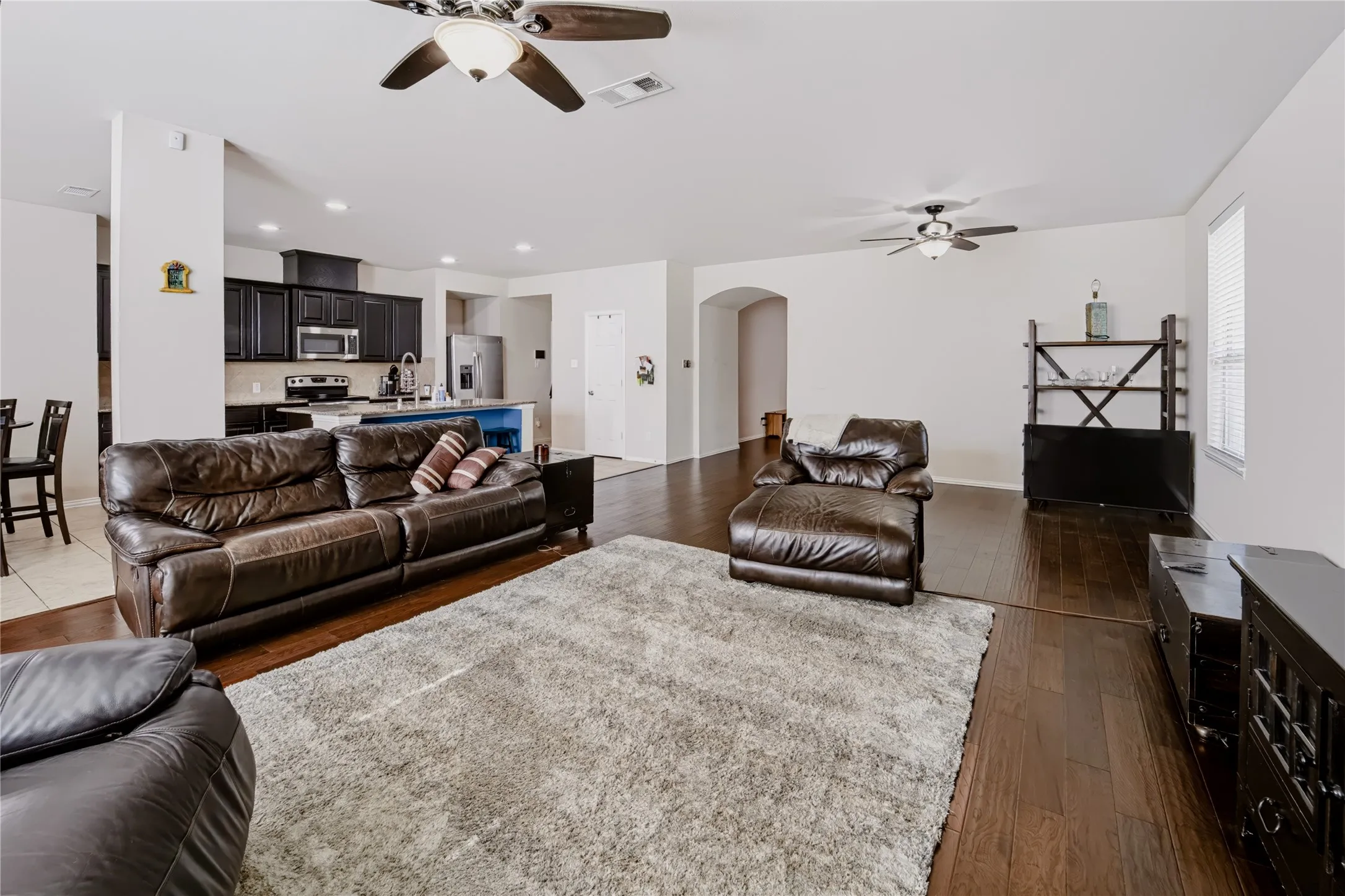 Single Family Residence For Sale in Collin County , 513 Highland Fairway Lane, Wylie, Texas 75098, 4 Bedroom, 4 Bathroom, 2 Garage spaces, 3,000 Sqft, built in 2012, mls#21419131, Real Estate Agent in Wylie, Homes For Sale in Collin county, Homes For Sale in Wylie, Realtor in Wylie Texas, Real Estate Brokerage Independent Realty Texas, Luminita Cordes Realtor