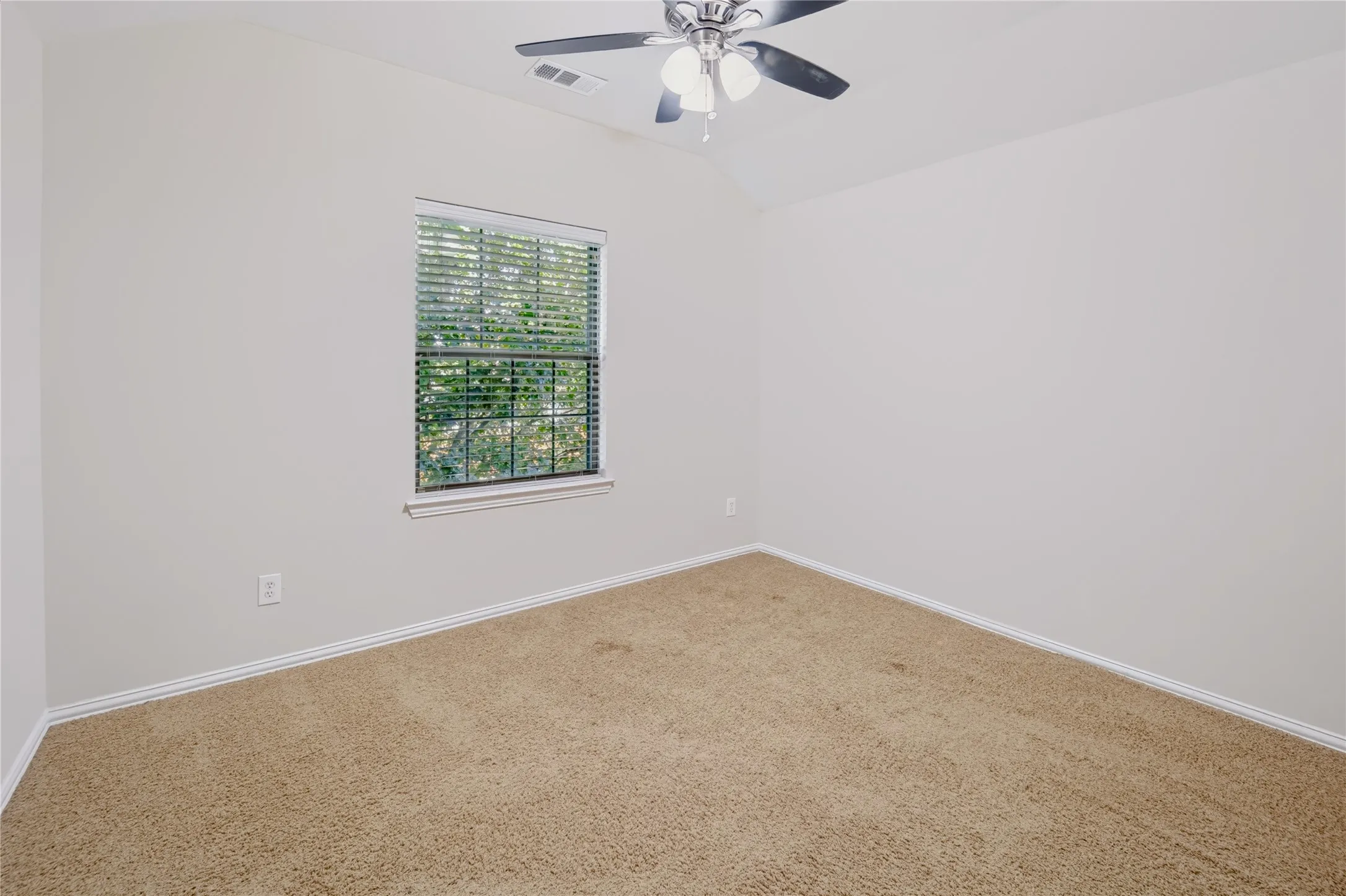 Single Family Residence For Sale in Collin County , 513 Highland Fairway Lane, Wylie, Texas 75098, 4 Bedroom, 4 Bathroom, 2 Garage spaces, 3,000 Sqft, built in 2012, mls#21419131, Real Estate Agent in Wylie, Homes For Sale in Collin county, Homes For Sale in Wylie, Realtor in Wylie Texas, Real Estate Brokerage Independent Realty Texas, Luminita Cordes Realtor
