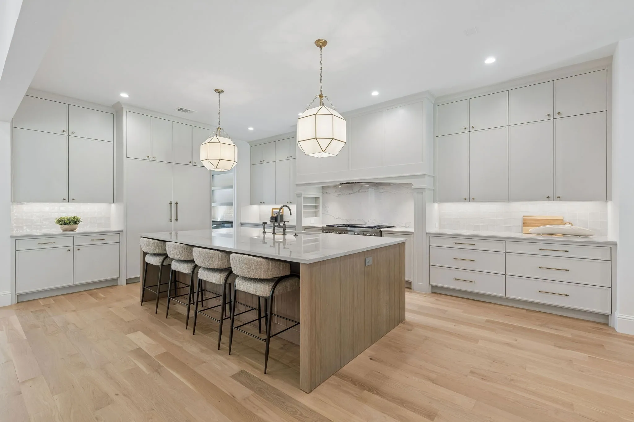 Single Family Residence For Sale in Tarrant County , 510 Bandit Trail, Colleyville, Texas 76034, 4 Bedroom, 5 Bathroom, 3 Garage spaces, 5,394 Sqft, built in 2025, mls#21417547, Real Estate Agent in Colleyville, Homes For Sale in Tarrant county, Homes For Sale in Colleyville, Realtor in Colleyville Texas, Real Estate Brokerage Independent Realty Texas, Luminita Cordes Realtor
