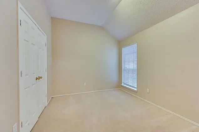 Single Family Residence For Rent in Tarrant County , 214 E Lynn Creek Drive E, Arlington, Texas 76002, 3 Bedroom, 2 Bathroom, 2 Garage spaces, 1,685 Sqft, built in 1994, mls#21419732, Real Estate Agent in Arlington, Homes For Rent in Tarrant county, Homes For Rent in Arlington, Realtor in Arlington Texas, Real Estate Brokerage Independent Realty Texas, Luminita Cordes Realtor