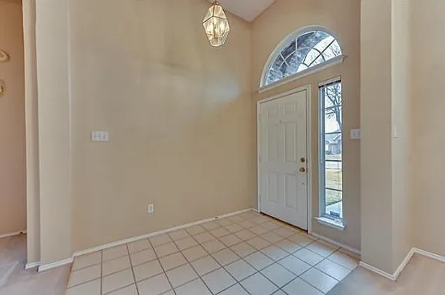 Single Family Residence For Rent in Tarrant County , 214 E Lynn Creek Drive E, Arlington, Texas 76002, 3 Bedroom, 2 Bathroom, 2 Garage spaces, 1,685 Sqft, built in 1994, mls#21419732, Real Estate Agent in Arlington, Homes For Rent in Tarrant county, Homes For Rent in Arlington, Realtor in Arlington Texas, Real Estate Brokerage Independent Realty Texas, Luminita Cordes Realtor