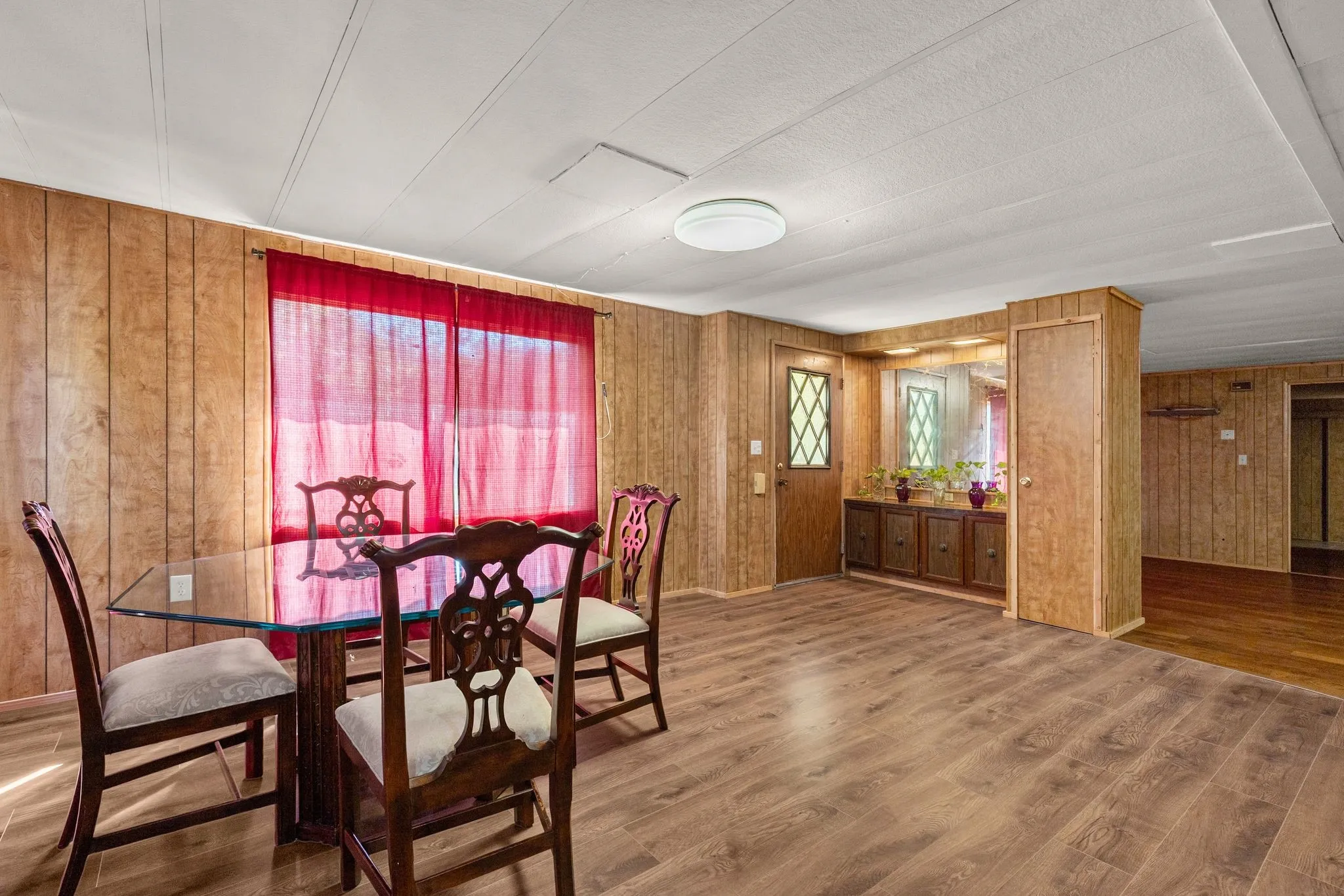Mobile Home For Sale in Hunt County , 10830 Paradise Lane, Wills Point, Texas 75169, 2 Bedroom, 2 Bathroom, Garage spaces, 1,248 Sqft, built in 1984, mls#21419227, Real Estate Agent in Wills Point, Homes For Sale in Hunt county, Homes For Sale in Wills Point, Realtor in Wills Point Texas, Real Estate Brokerage Independent Realty Texas, Luminita Cordes Realtor