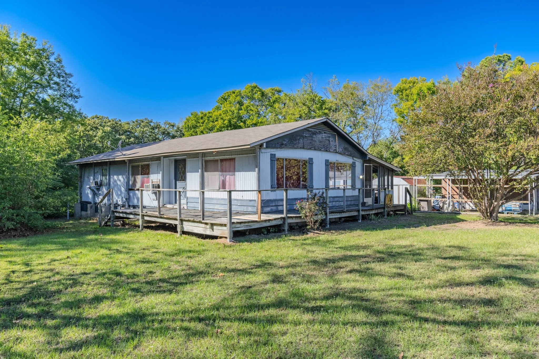 Mobile Home For Sale in Hunt County , 10830 Paradise Lane, Wills Point, Texas 75169, 2 Bedroom, 2 Bathroom, Garage spaces, 1,248 Sqft, built in 1984, mls#21419227, Real Estate Agent in Wills Point, Homes For Sale in Hunt county, Homes For Sale in Wills Point, Realtor in Wills Point Texas, Real Estate Brokerage Independent Realty Texas, Luminita Cordes Realtor